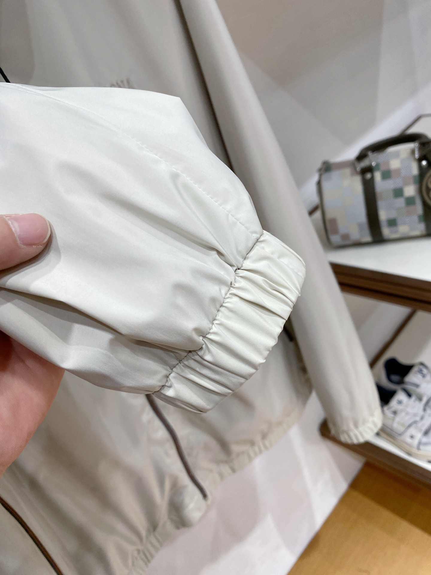 杰尼亚立领26男士连帽夹克外套 系列‼️‼️桑蚕丝醋酸面料，高端定制经典的英式传承依旧时尚韵味浓郁.独具