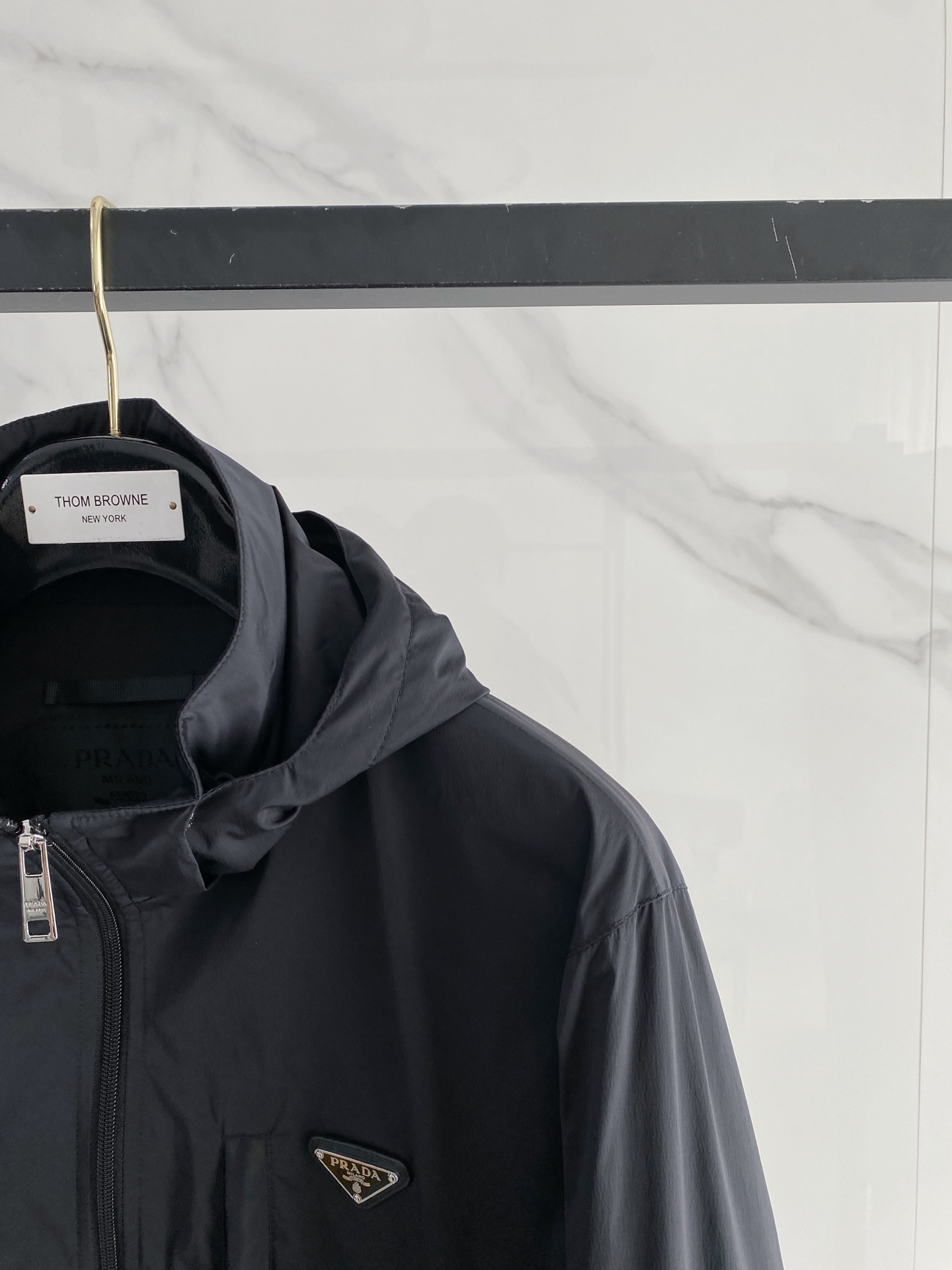 Prada 普拉达 2026ss春季新款连帽夹克外套全高端版本！高定专柜面料辅料，透气舒适度高，细节无可