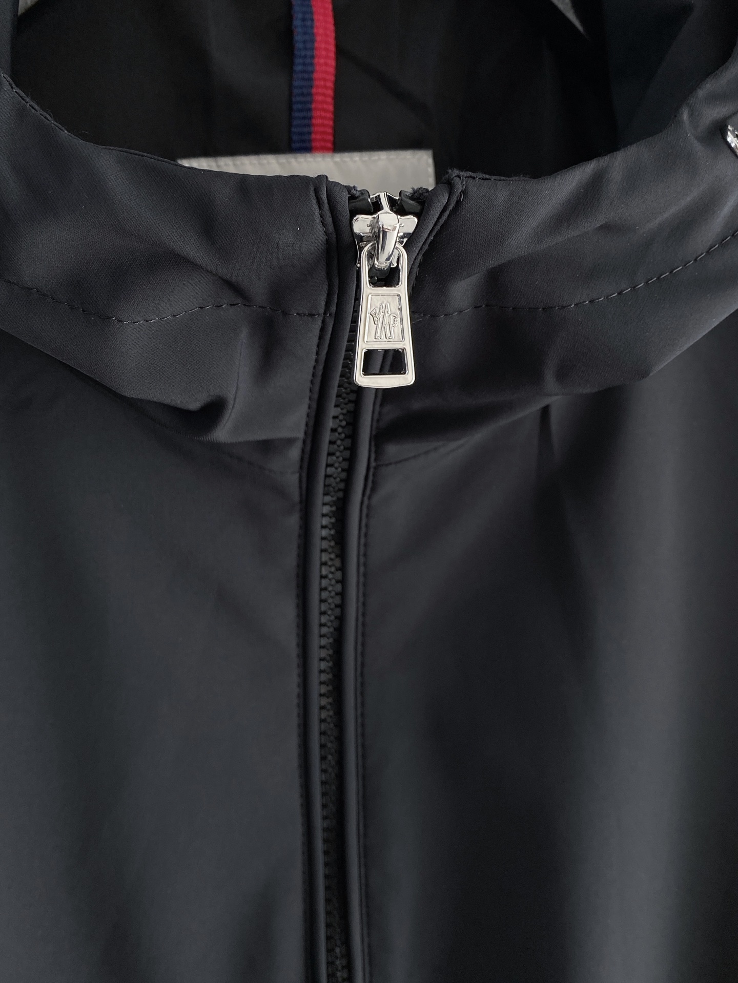Moncler 蒙口 2026ss春季新款连帽夹克外套全高端版本！高定专柜面料辅料，透气舒适度高，细节无