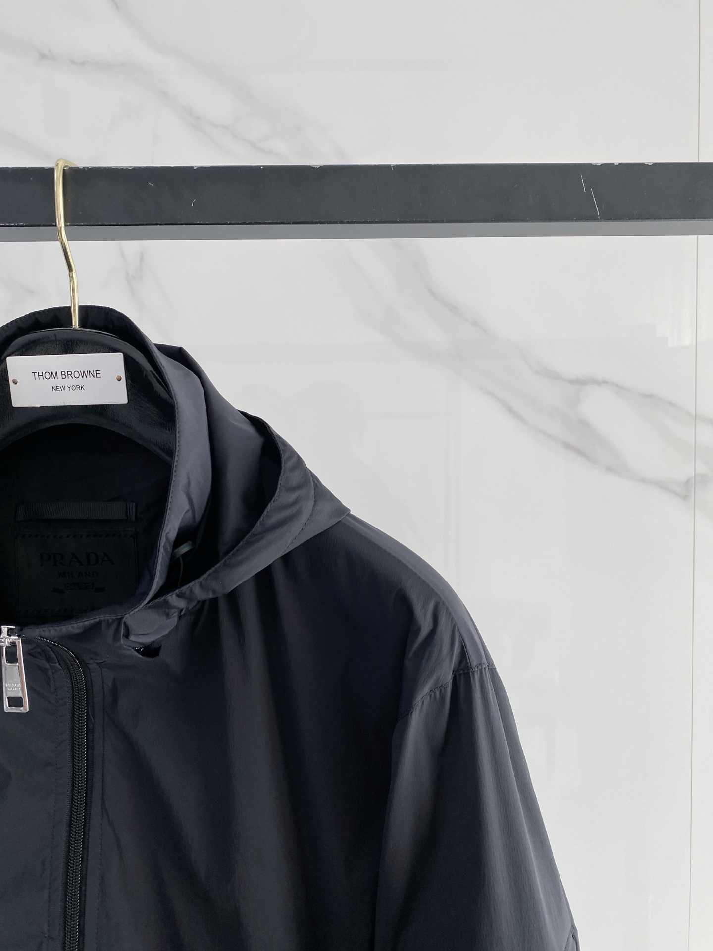 Prada 普拉达 2026ss春季新款连帽夹克外套全高端版本！高定专柜面料辅料，透气舒适度高，细节无可