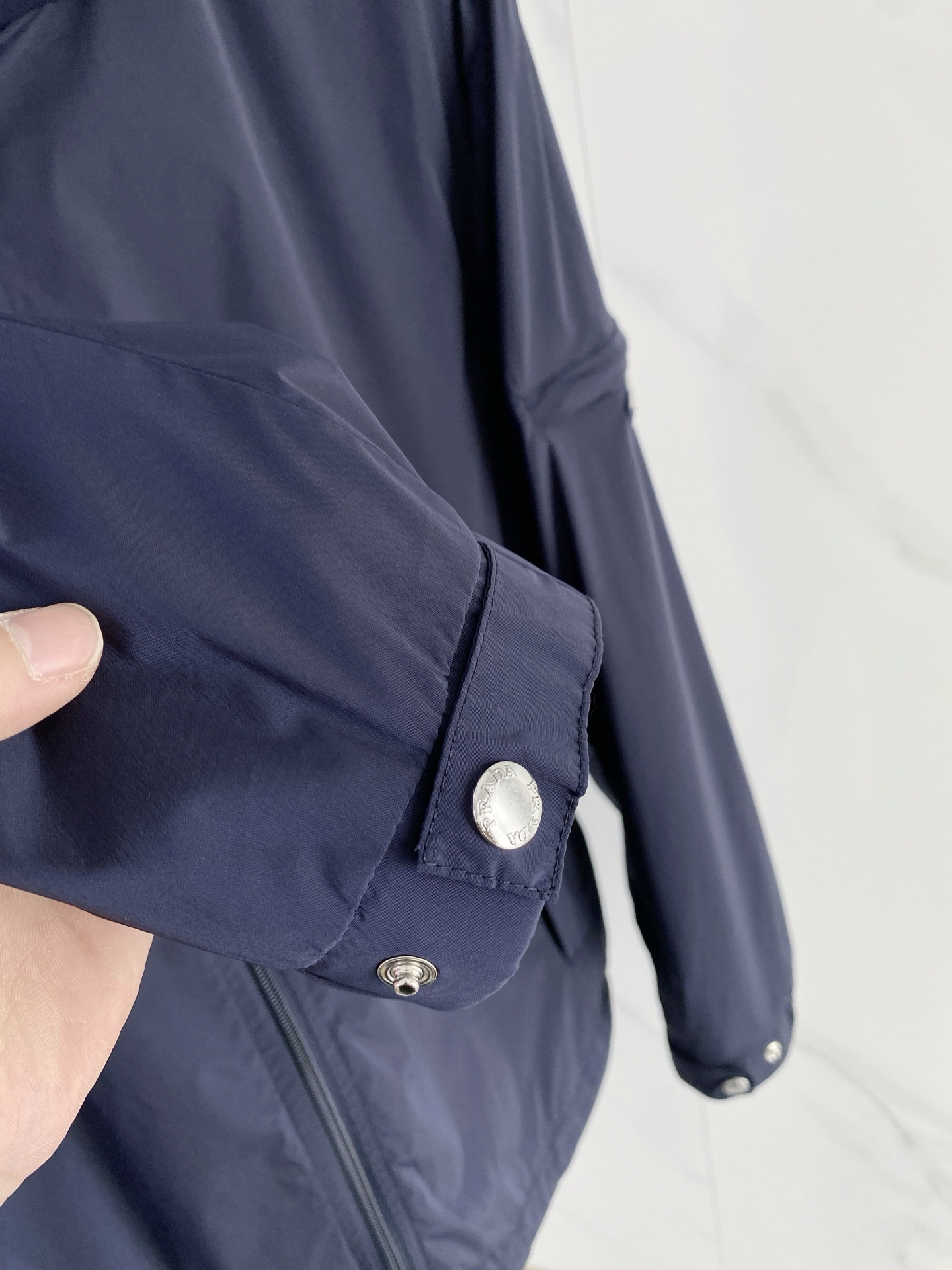 Prada 普拉达 2026ss春季新款连帽夹克外套全高端版本！高定专柜面料辅料，透气舒适度高，细节无可