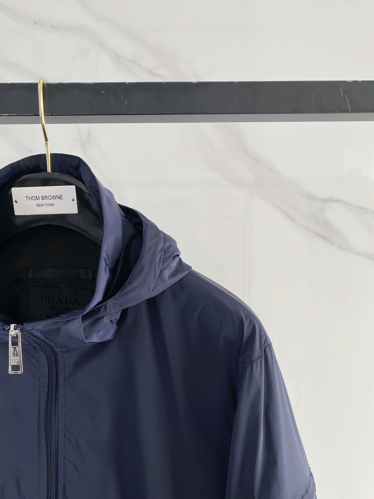 Prada 普拉达 2026ss春季新款连帽夹克外套全高端版本！高定专柜面料辅料，透气舒适度高，细节无可