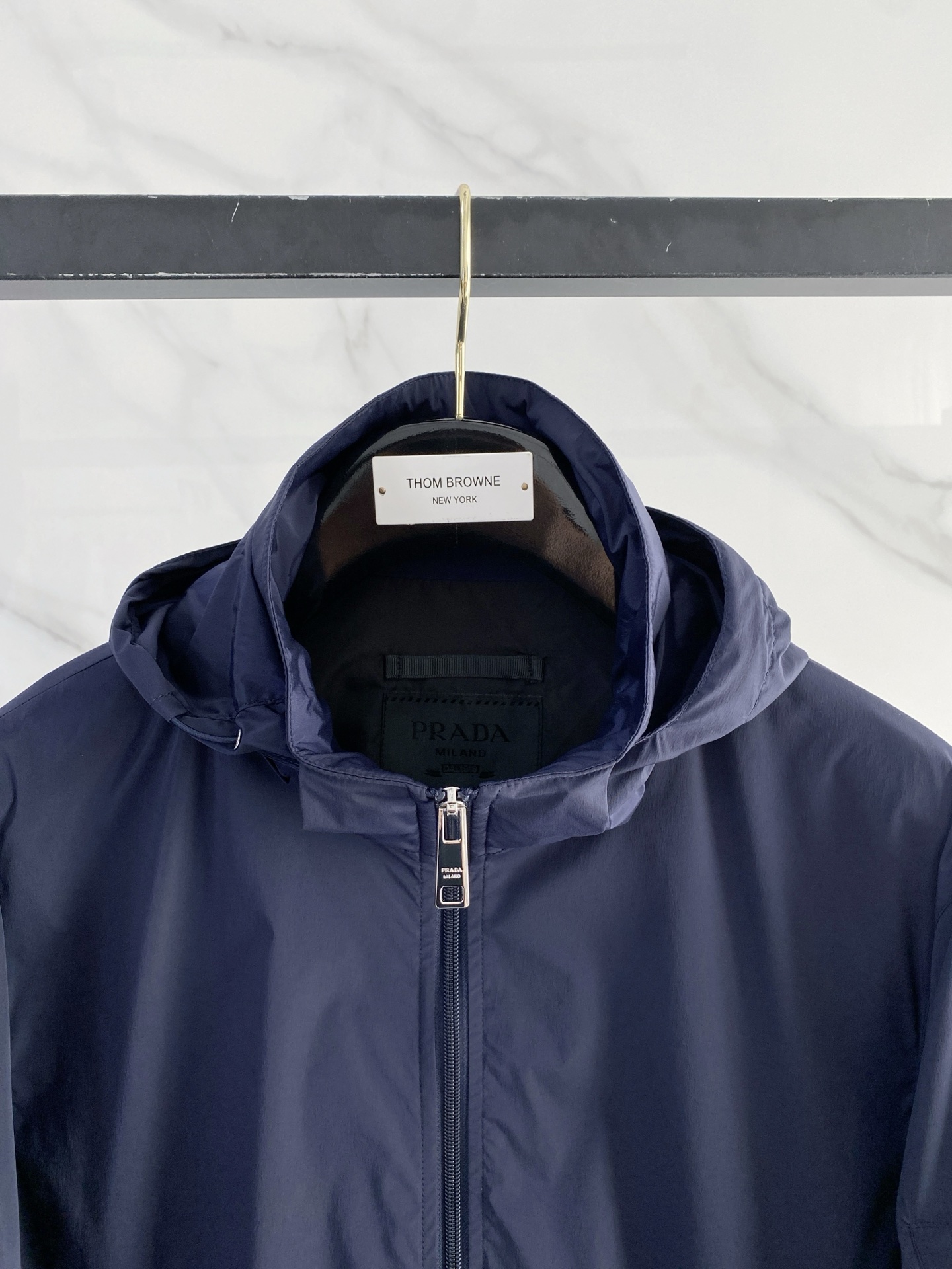 Prada 普拉达 2026ss春季新款连帽夹克外套全高端版本！高定专柜面料辅料，透气舒适度高，细节无可
