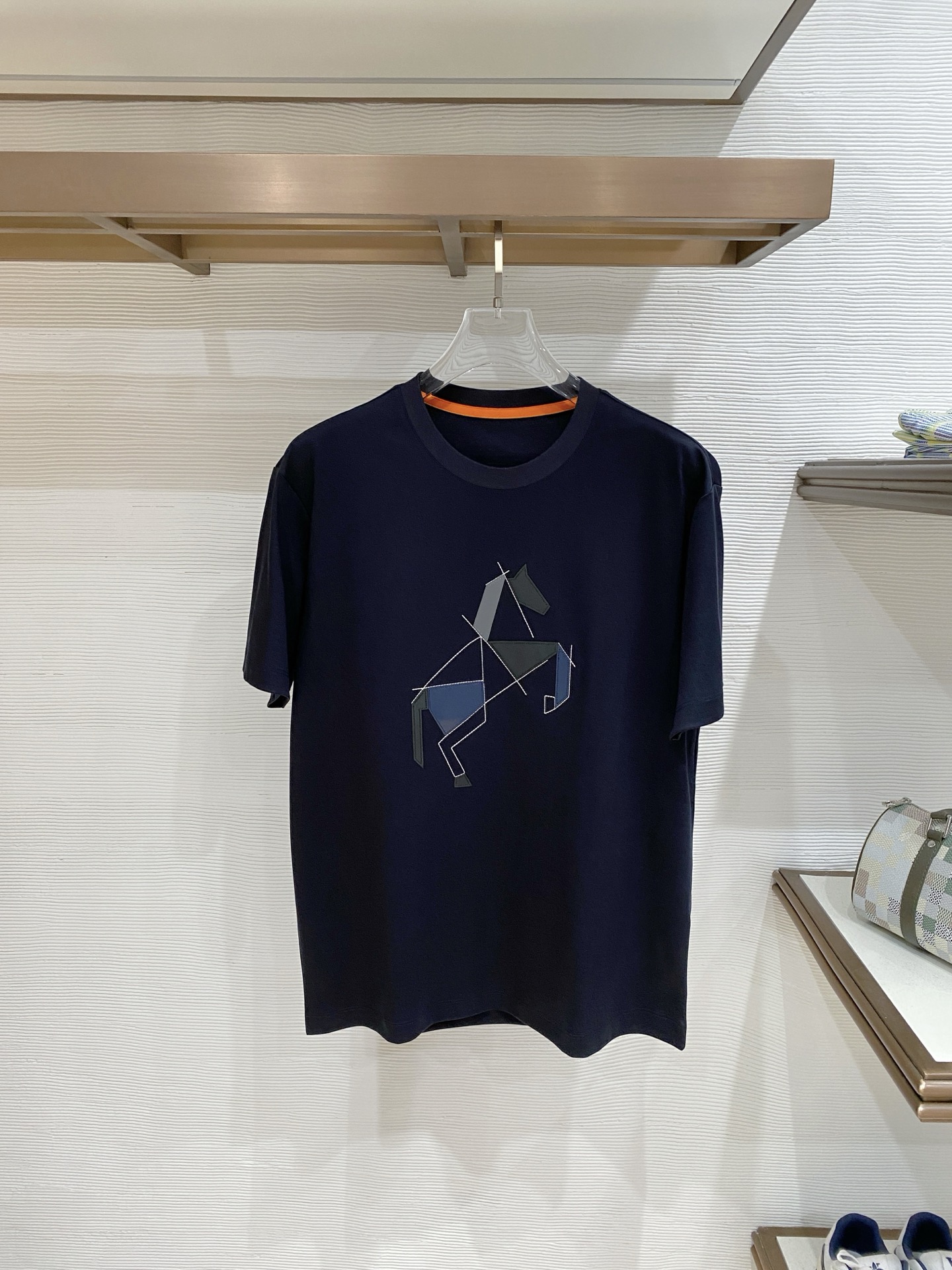 爱马家26春夏同款大马绣花丝光棉T恤颜色：白色 蓝色 绿色码数：M-3XL型号