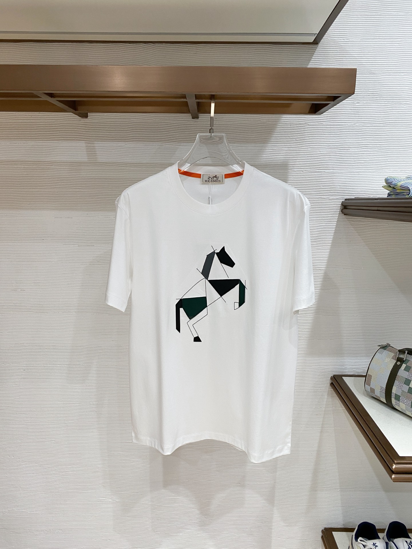 爱马家26春夏同款大马绣花丝光棉T恤颜色：白色 蓝色 绿色码数：M-3XL型号