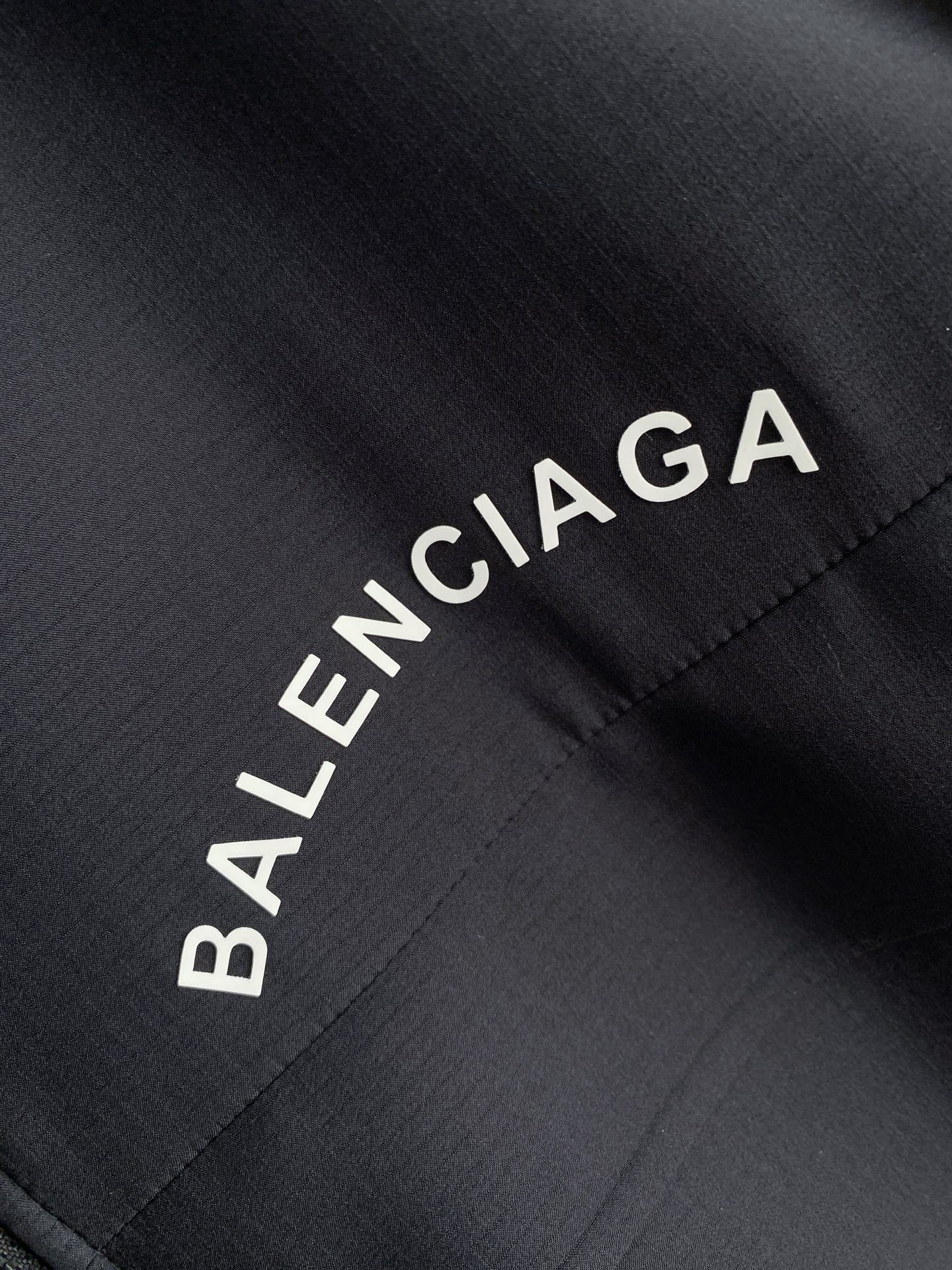 Balenciaga 巴黎世家 2026ss春季新款连帽夹克外套全高端版本！高定专柜面料辅料，透气舒适度