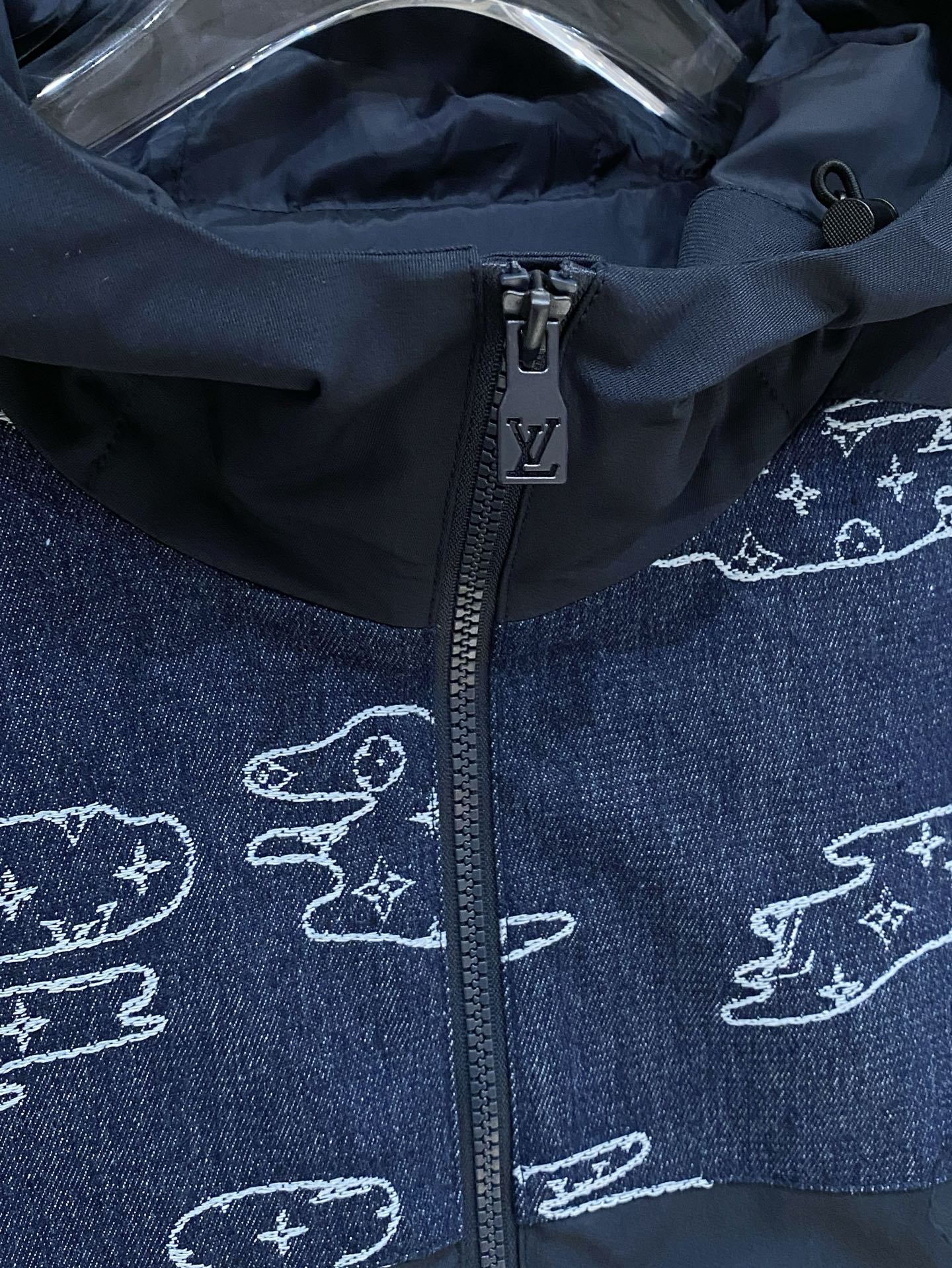 LV 2026ss春季新款夹克外套全高端版本！高定专柜面料辅料，透气舒适度高，细节无可挑剔，做工考究工艺