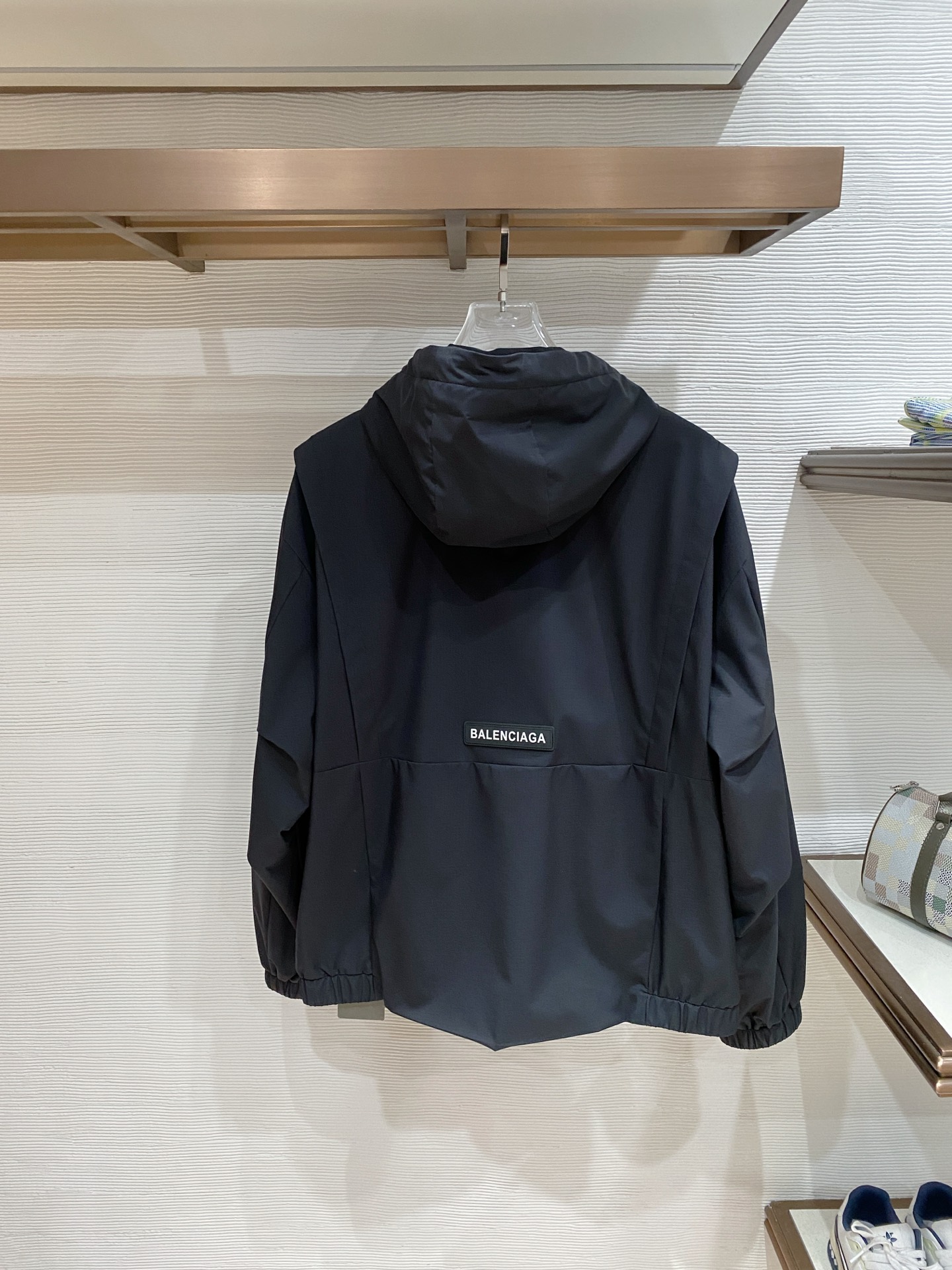 Balenciaga 巴黎世家 2026ss春季新款连帽夹克外套全高端版本！高定专柜面料辅料，透气舒适度