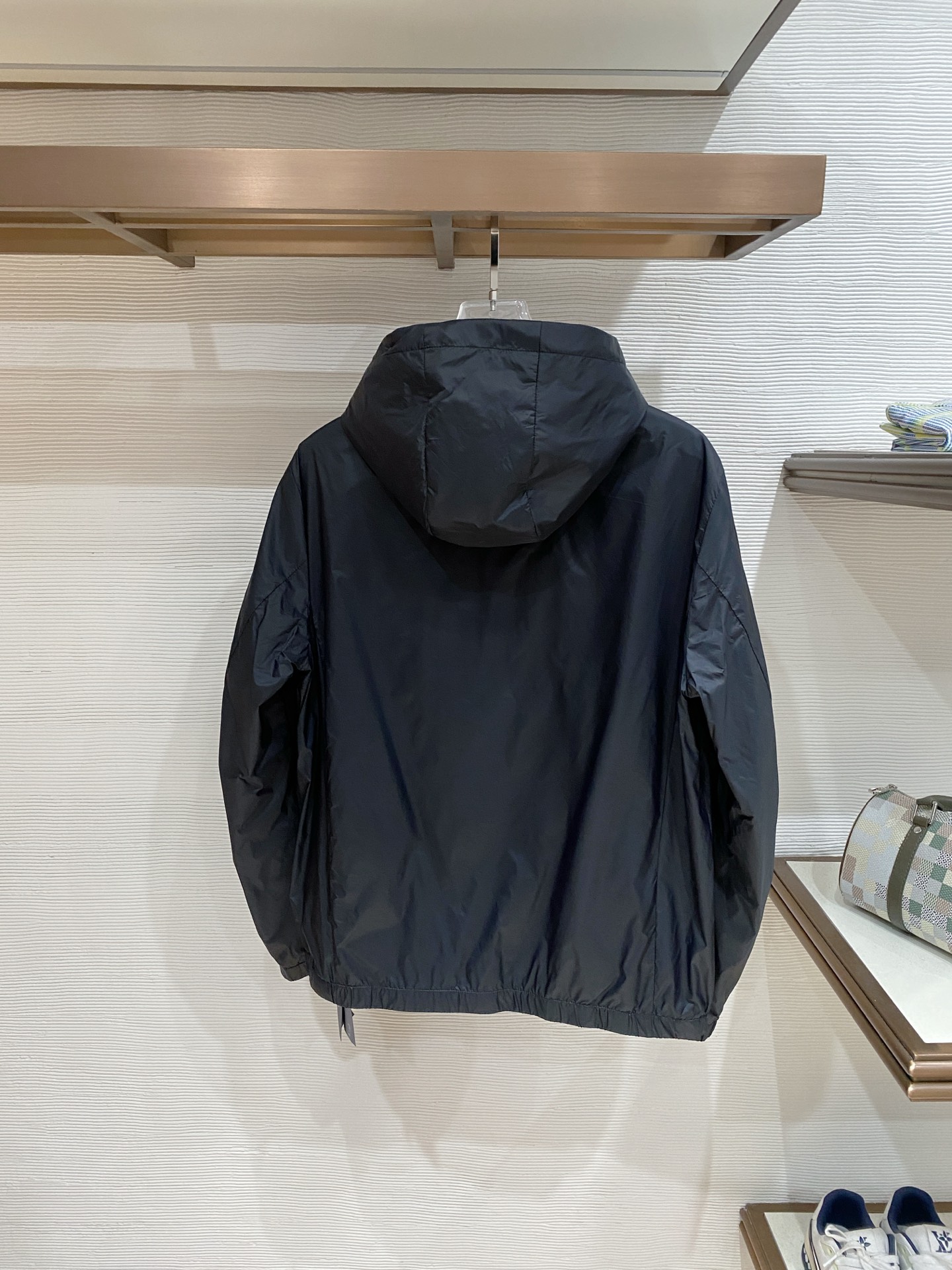 Prada 普拉达 2026ss春季新款连帽夹克外套全高端版本！高定专柜面料辅料，透气舒适度高，细节无可