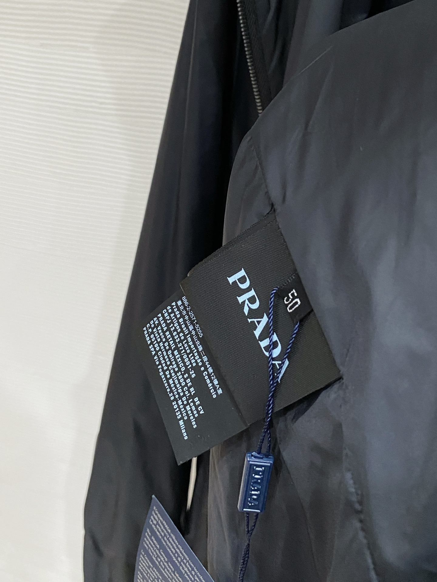 Prada 普拉达 2026ss春季新款连帽夹克外套全高端版本！高定专柜面料辅料，透气舒适度高，细节无可