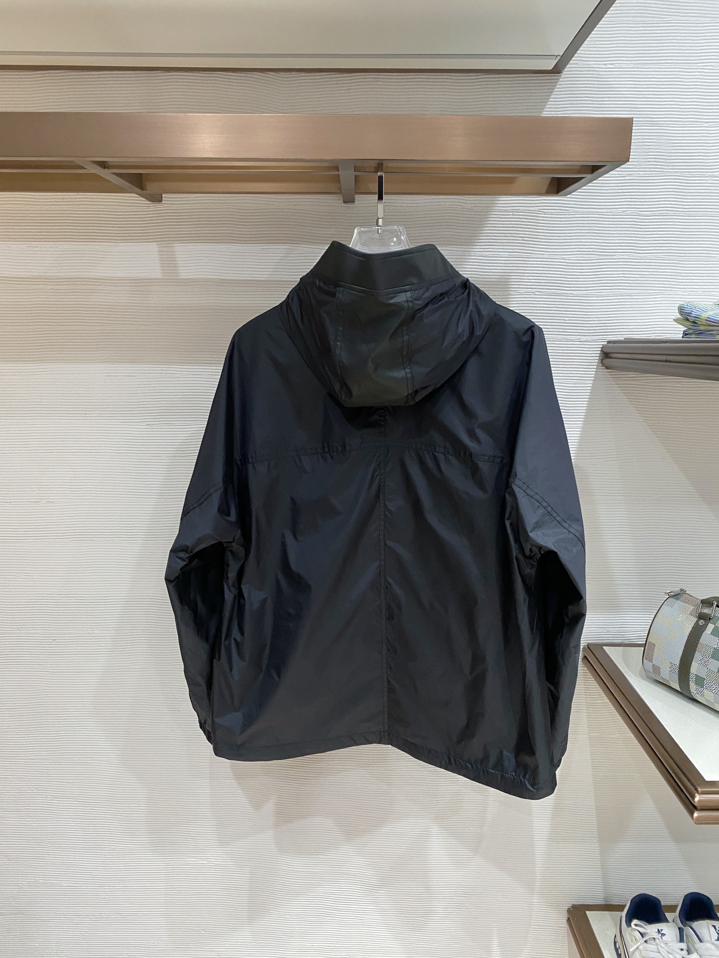 Prada 普拉达 2026ss春季新款连帽夹克外套全高端版本！高定专柜面料辅料，透气舒适度高，细节无可