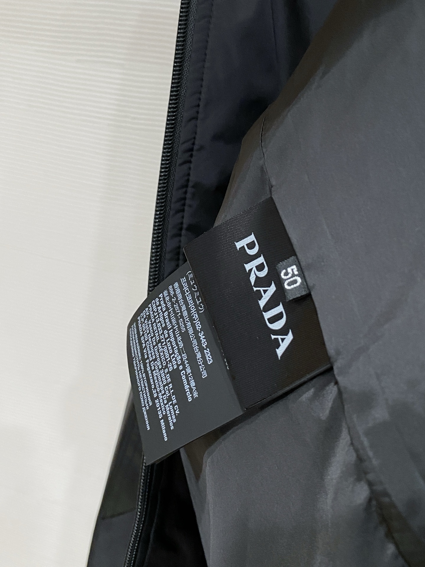 Prada 普拉达 2026ss春季新款连帽夹克外套全高端版本！高定专柜面料辅料，透气舒适度高，细节无可