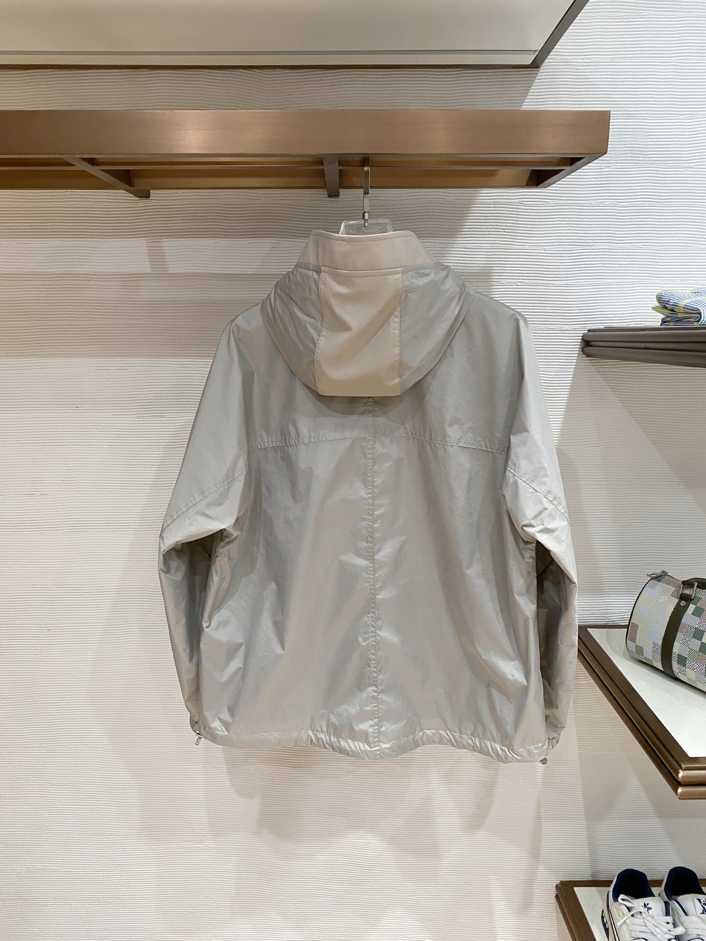 Prada 普拉达 2026ss春季新款连帽夹克外套全高端版本！高定专柜面料辅料，透气舒适度高，细节无可