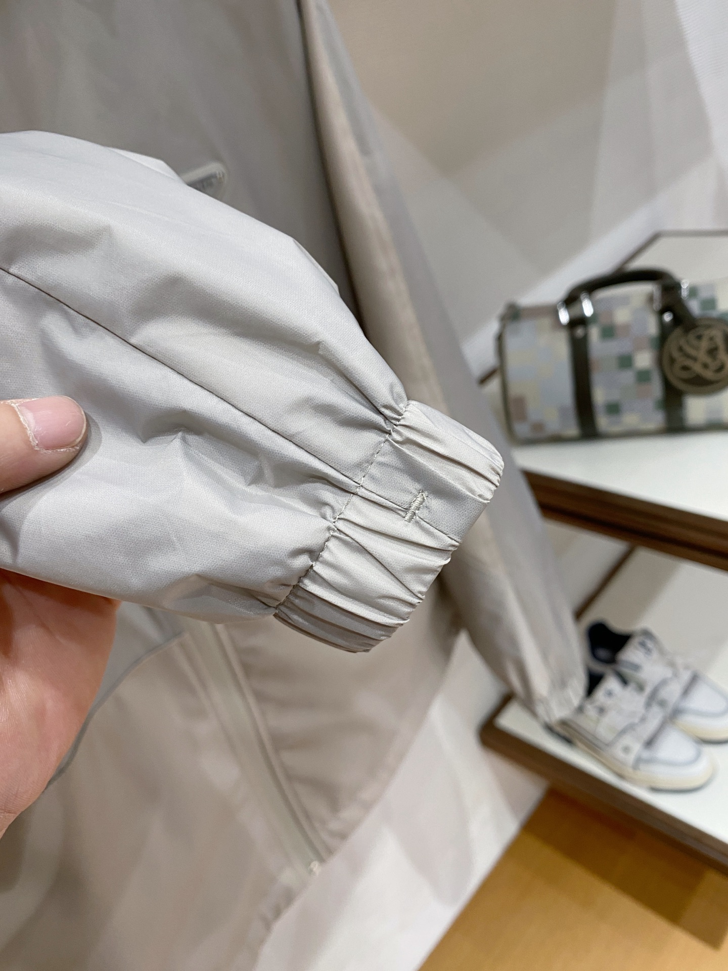 Prada 普拉达 2026ss春季新款连帽夹克外套全高端版本！高定专柜面料辅料，透气舒适度高，细节无可