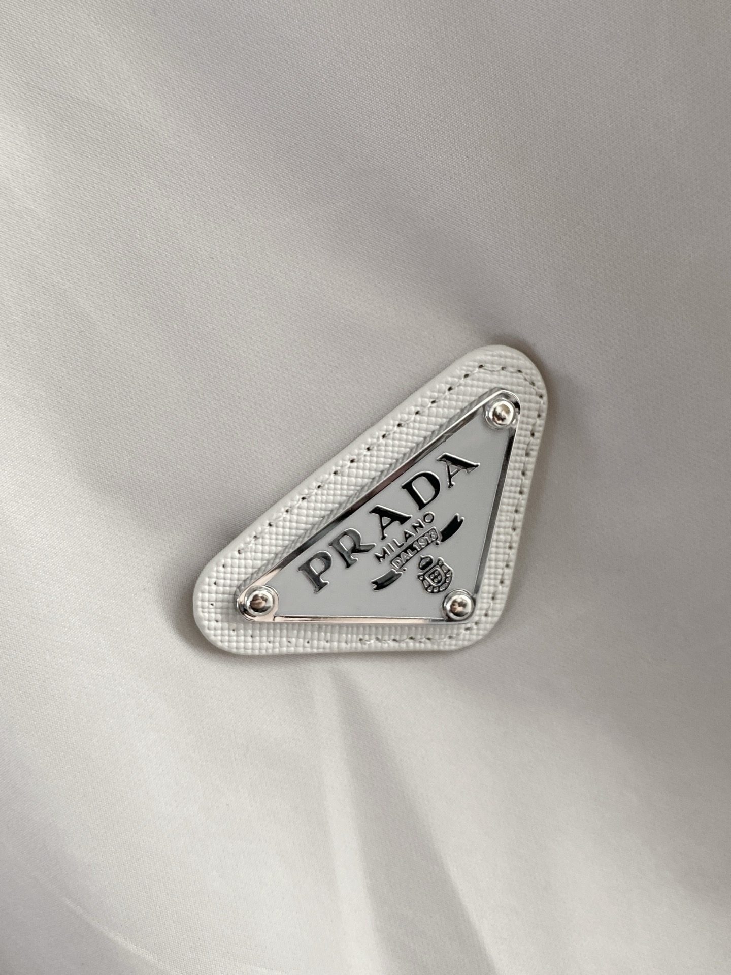 Prada 普拉达 2026ss春季新款连帽夹克外套全高端版本！高定专柜面料辅料，透气舒适度高，细节无可