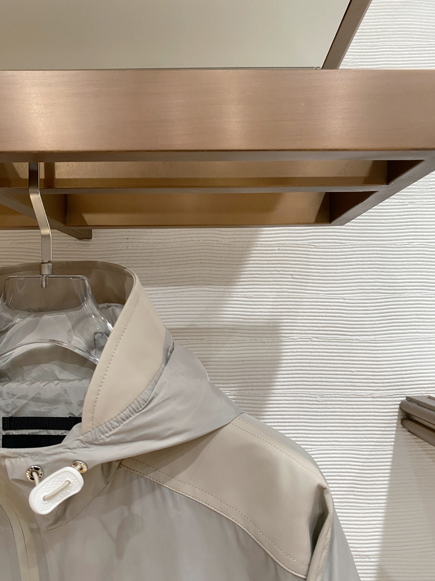 Prada 普拉达 2026ss春季新款连帽夹克外套全高端版本！高定专柜面料辅料，透气舒适度高，细节无可