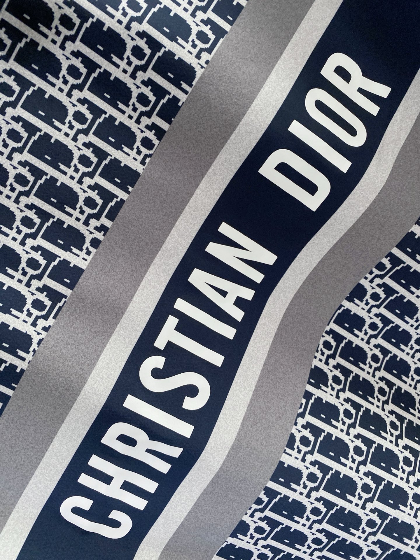 Dior 迪奥 2026ss春季新款夹克外套全高端版本！高定专柜面料辅料，透气舒适度高，细节无可挑剔，做