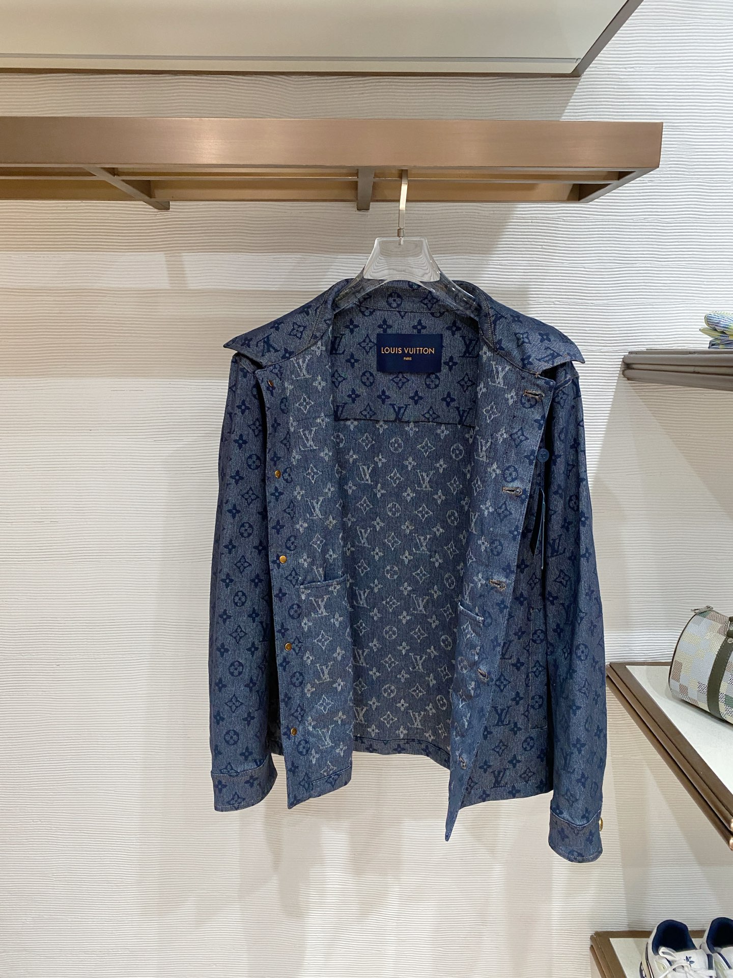 LV 大爆款 2026ss春季新款夹克外套全高端版本！高定专柜面料辅料，透气舒适度高，细节无可挑剔，做工