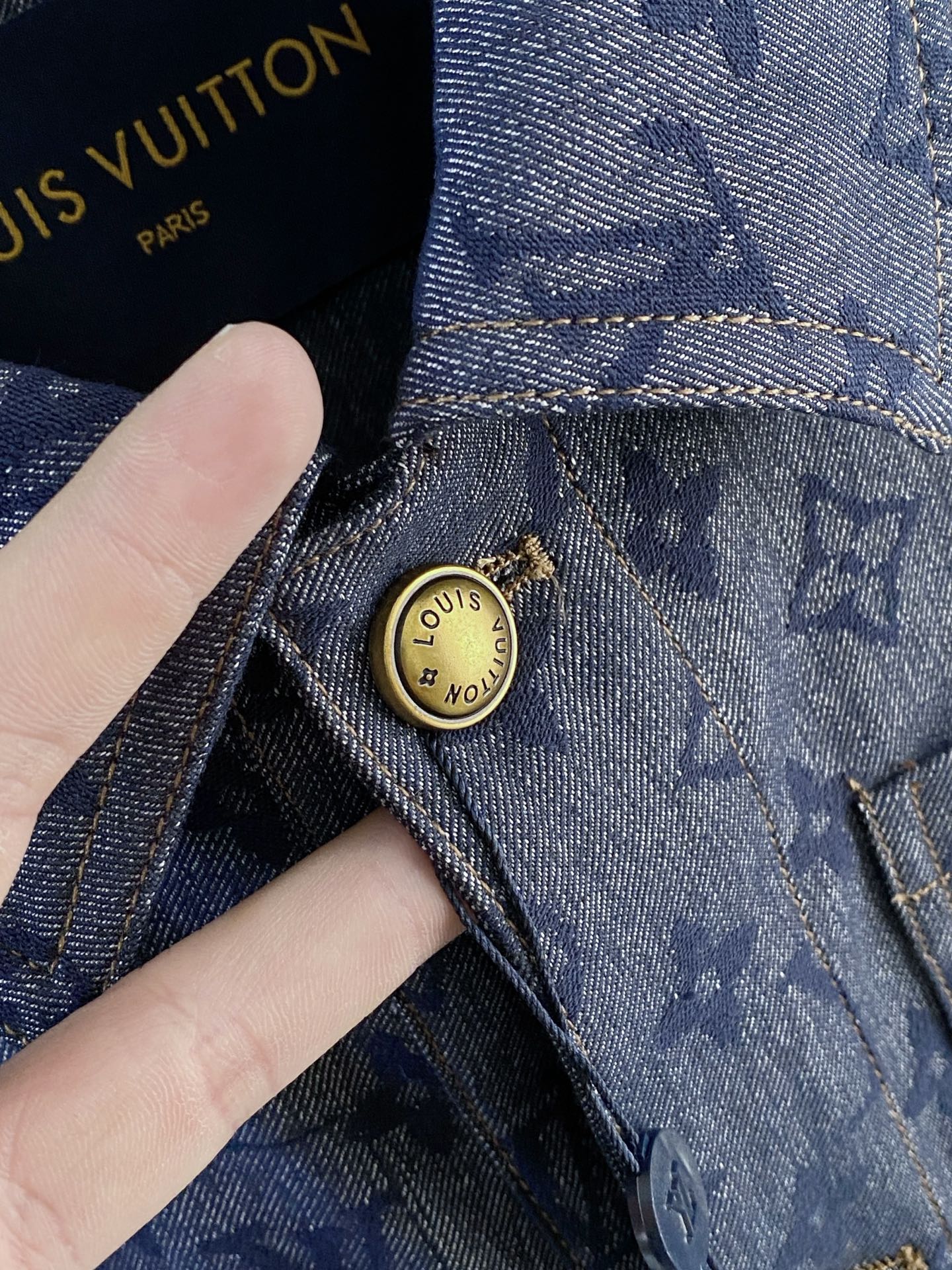 LV 大爆款 2026ss春季新款夹克外套全高端版本！高定专柜面料辅料，透气舒适度高，细节无可挑剔，做工