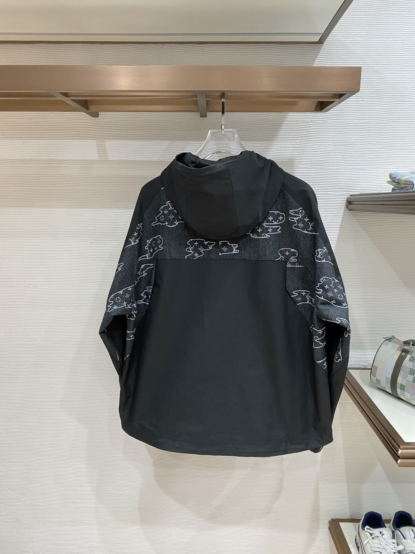 LV 2026ss春季新款夹克外套全高端版本！高定专柜面料辅料，透气舒适度高，细节无可挑剔，做工考究工艺