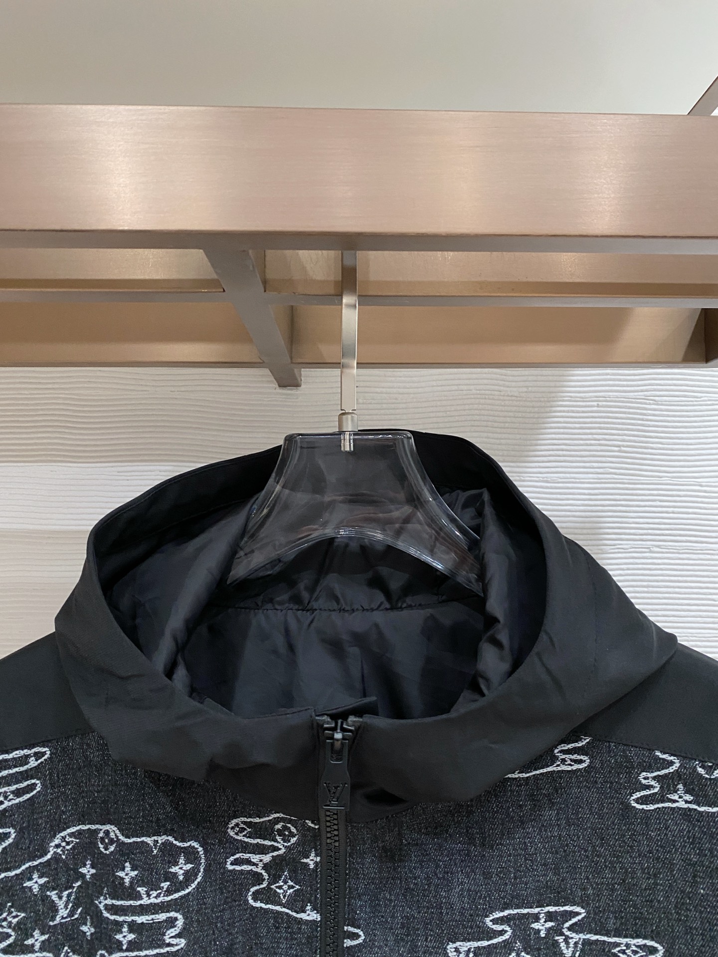 LV 2026ss春季新款夹克外套全高端版本！高定专柜面料辅料，透气舒适度高，细节无可挑剔，做工考究工艺