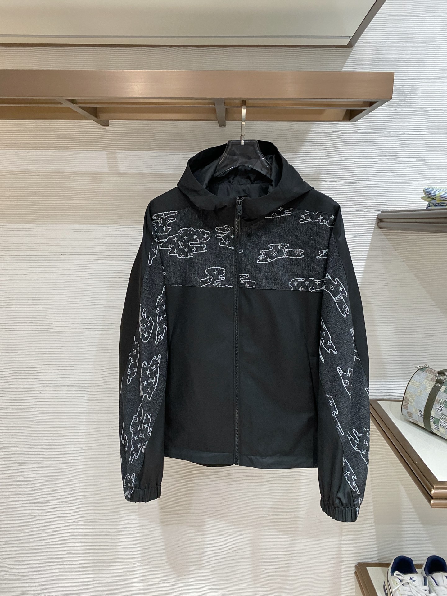 LV 2026ss春季新款夹克外套全高端版本！高定专柜面料辅料，透气舒适度高，细节无可挑剔，做工考究工艺