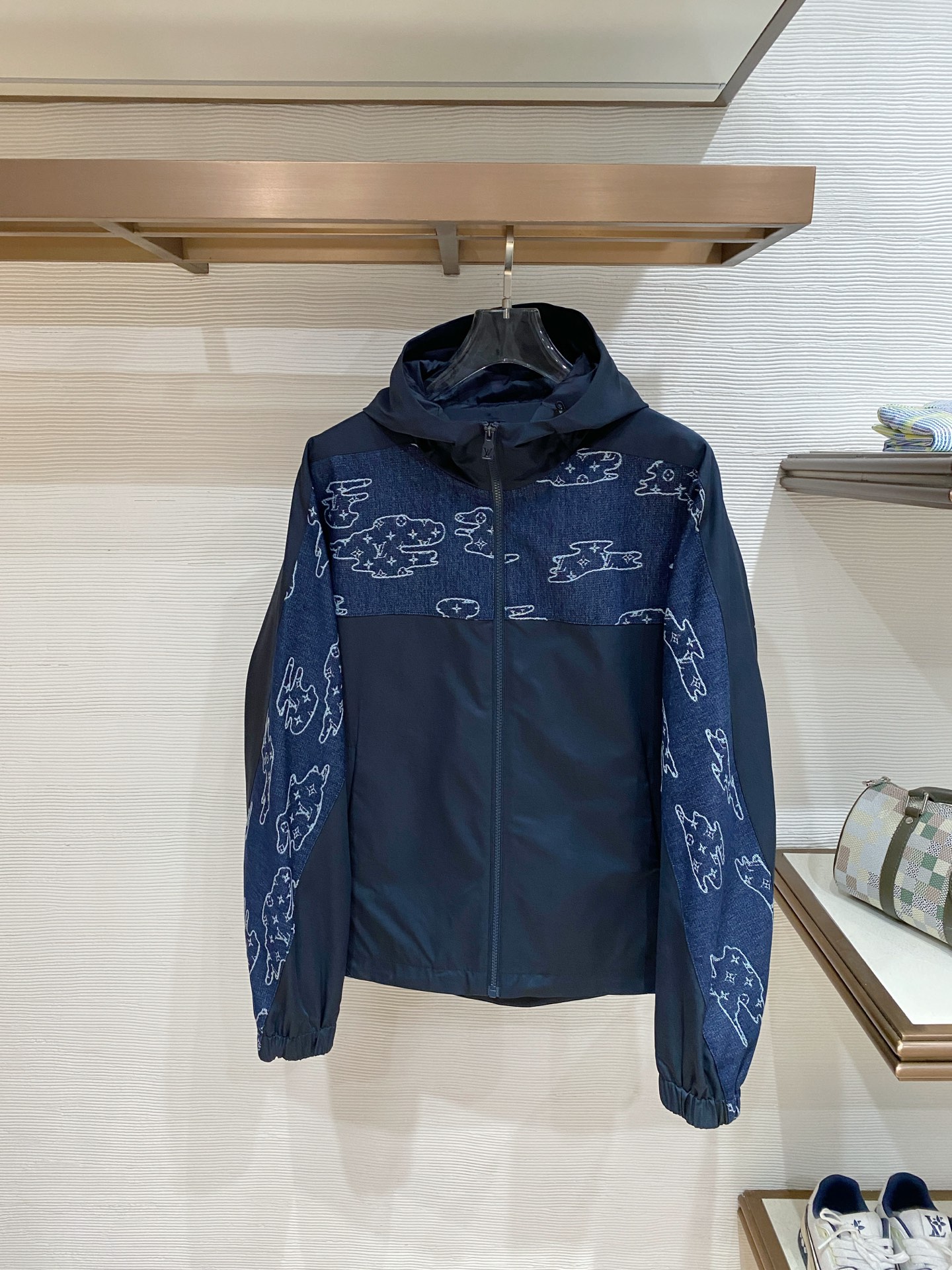LV 2026ss春季新款夹克外套全高端版本！高定专柜面料辅料，透气舒适度高，细节无可挑剔，做工考究工艺