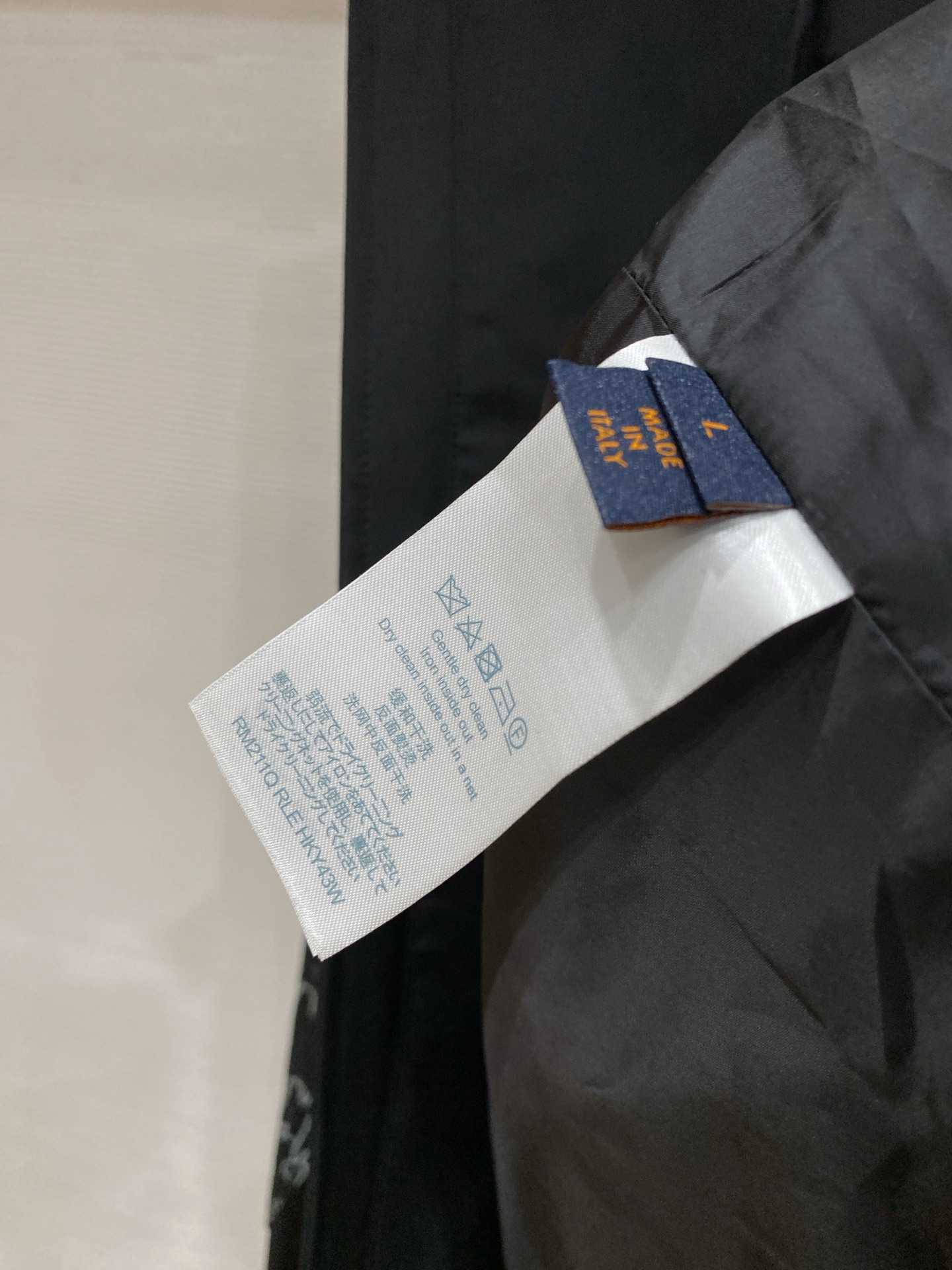 LV 2026ss春季新款夹克外套全高端版本！高定专柜面料辅料，透气舒适度高，细节无可挑剔，做工考究工艺