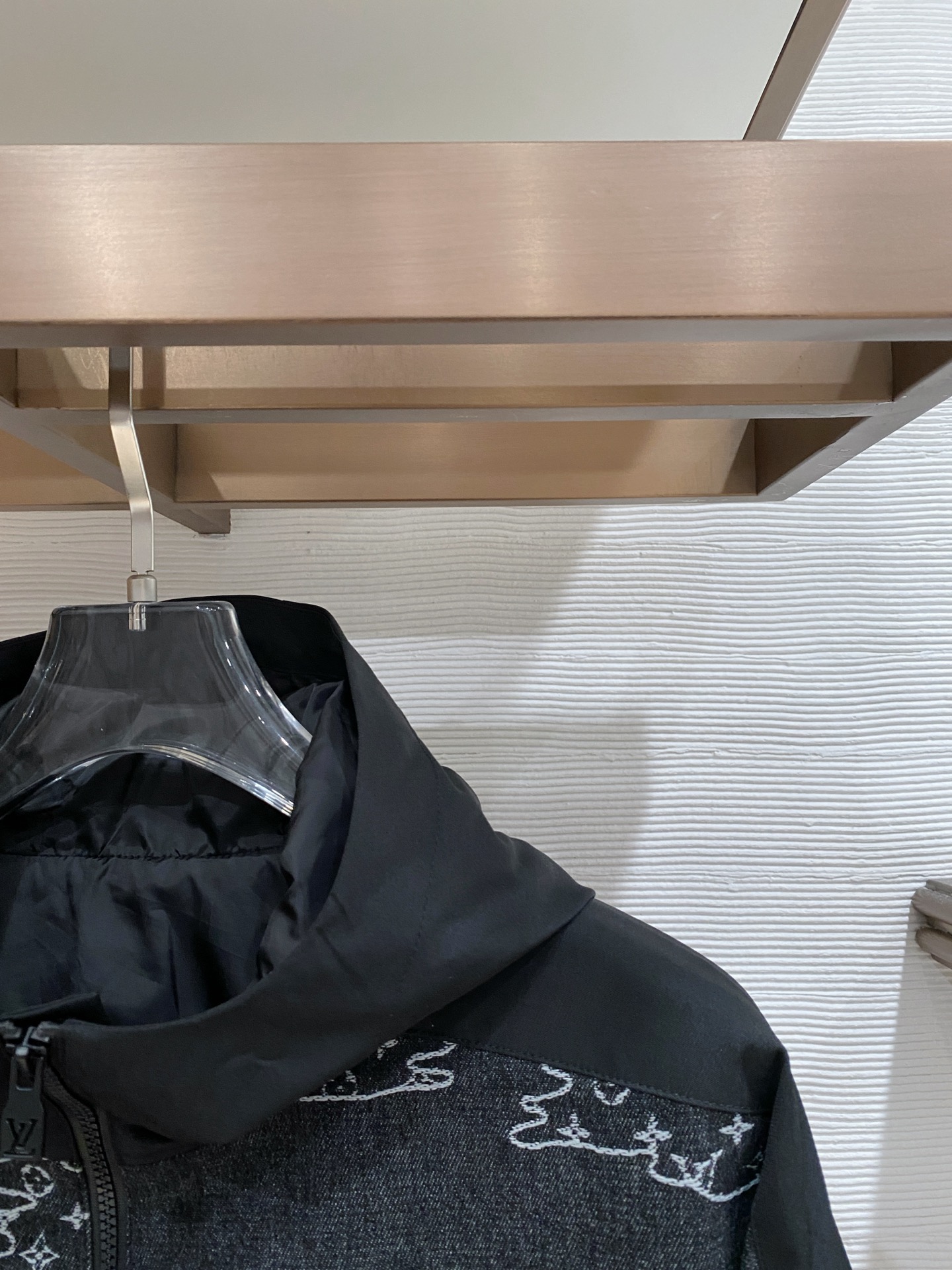 LV 2026ss春季新款夹克外套全高端版本！高定专柜面料辅料，透气舒适度高，细节无可挑剔，做工考究工艺