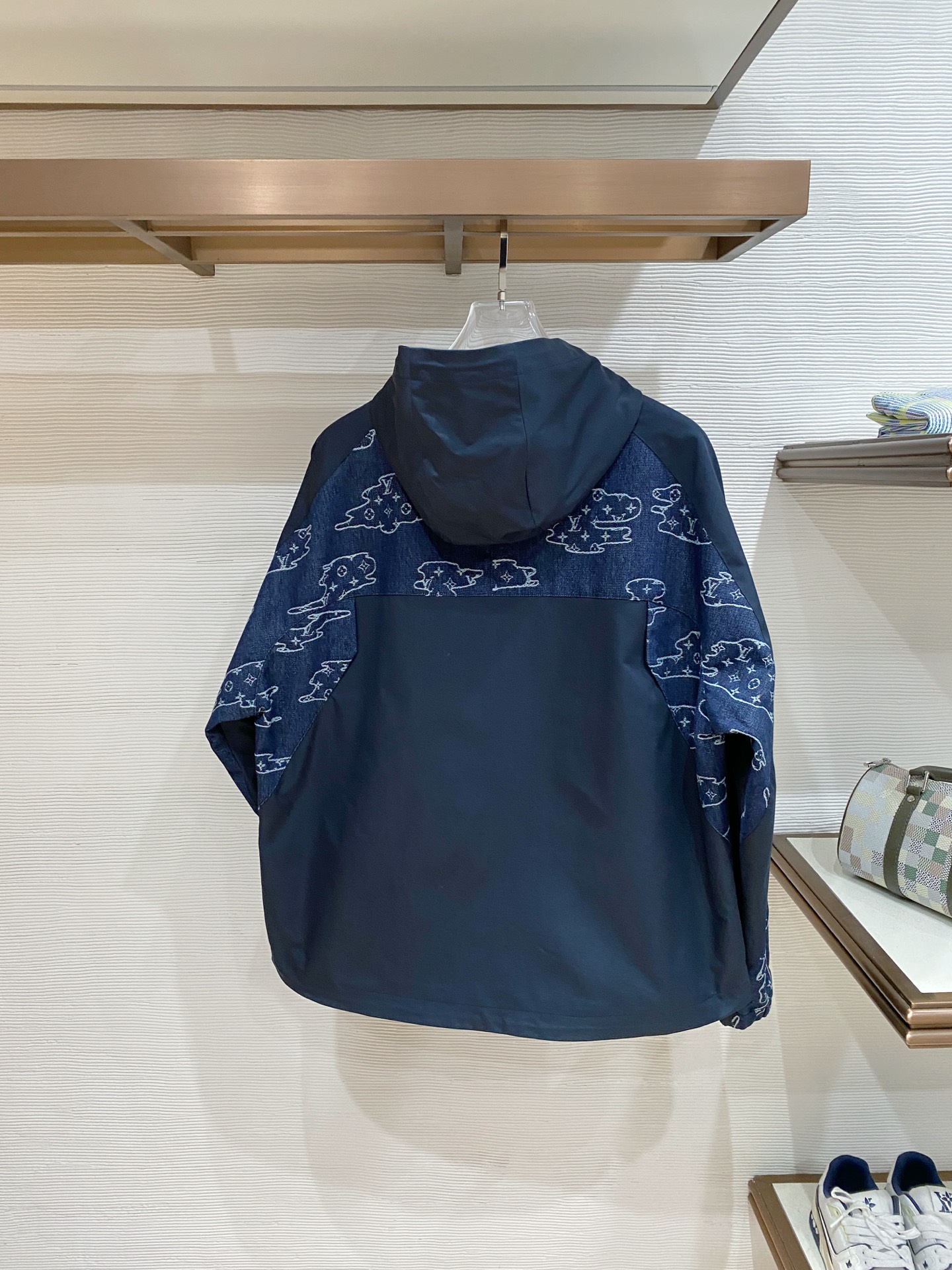 LV 2026ss春季新款夹克外套全高端版本！高定专柜面料辅料，透气舒适度高，细节无可挑剔，做工考究工艺