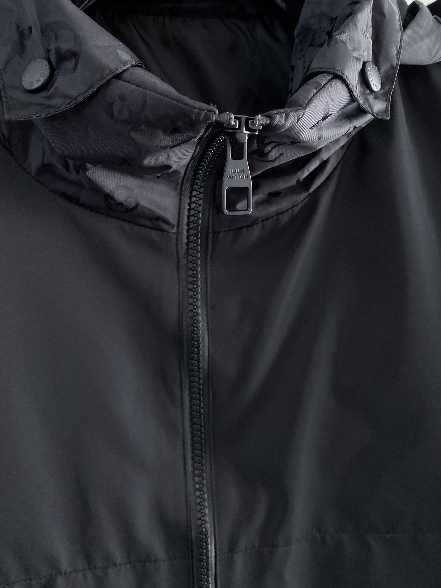 LV 2026ss春季新款夹克外套全高端版本！高定专柜面料辅料，透气舒适度高，细节无可挑剔，做工考究工艺