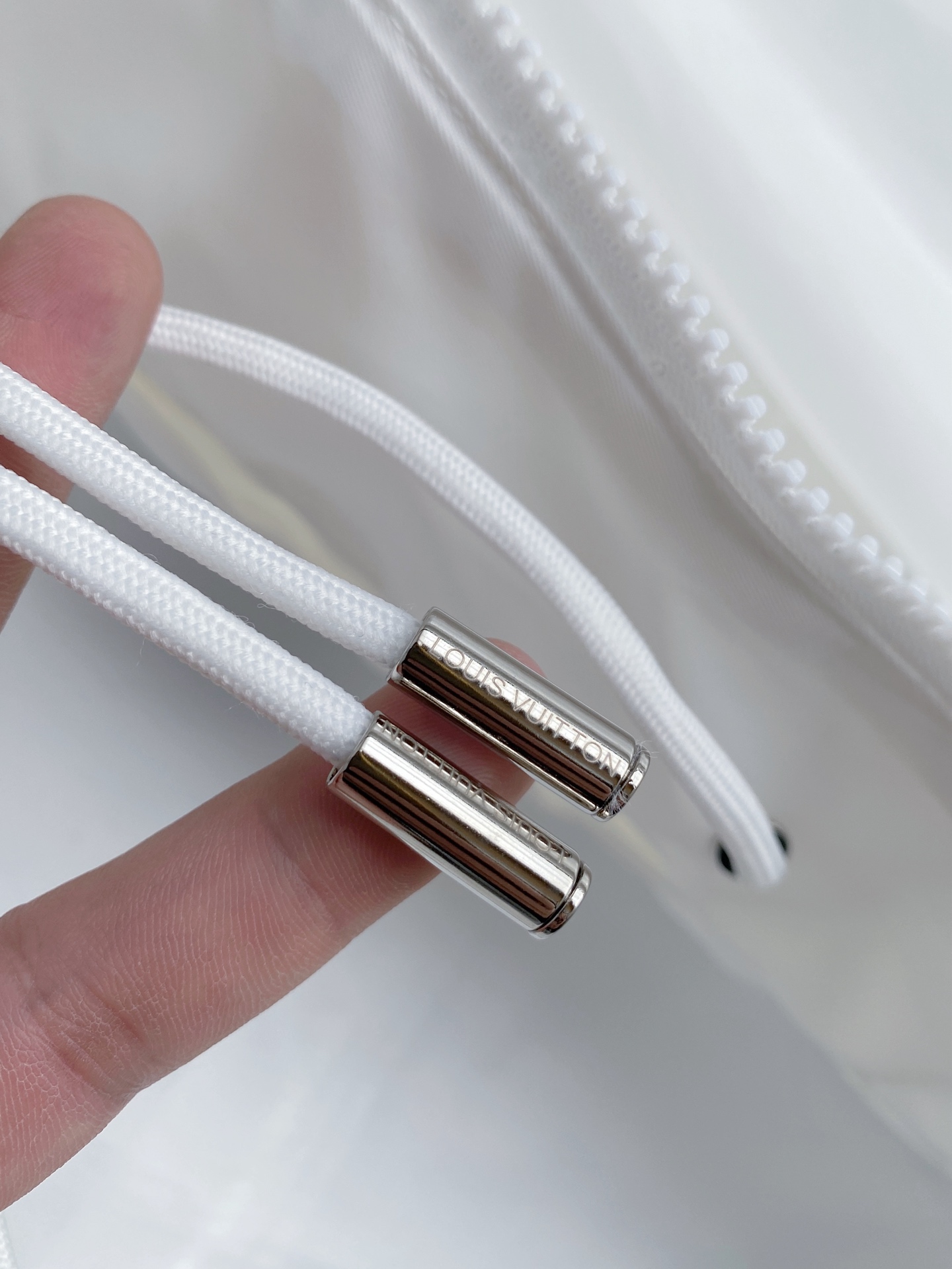 LV 2026ss春季新款夹克外套全高端版本！高定专柜面料辅料，透气舒适度高，细节无可挑剔，做工考究工艺