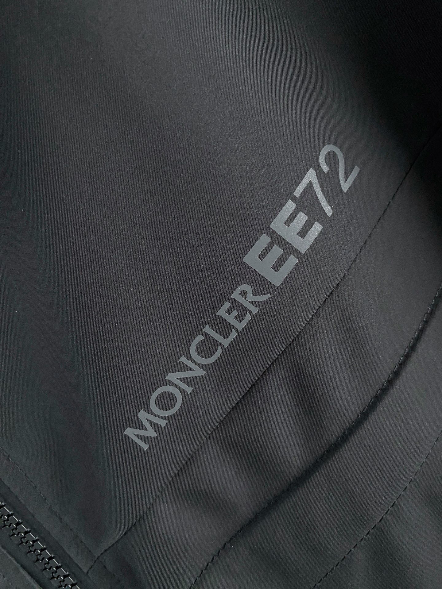 Moncler 蒙口 2026ss春季新款立领夹克外套全高端版本！高定专柜面料辅料，透气舒适度高，细节无