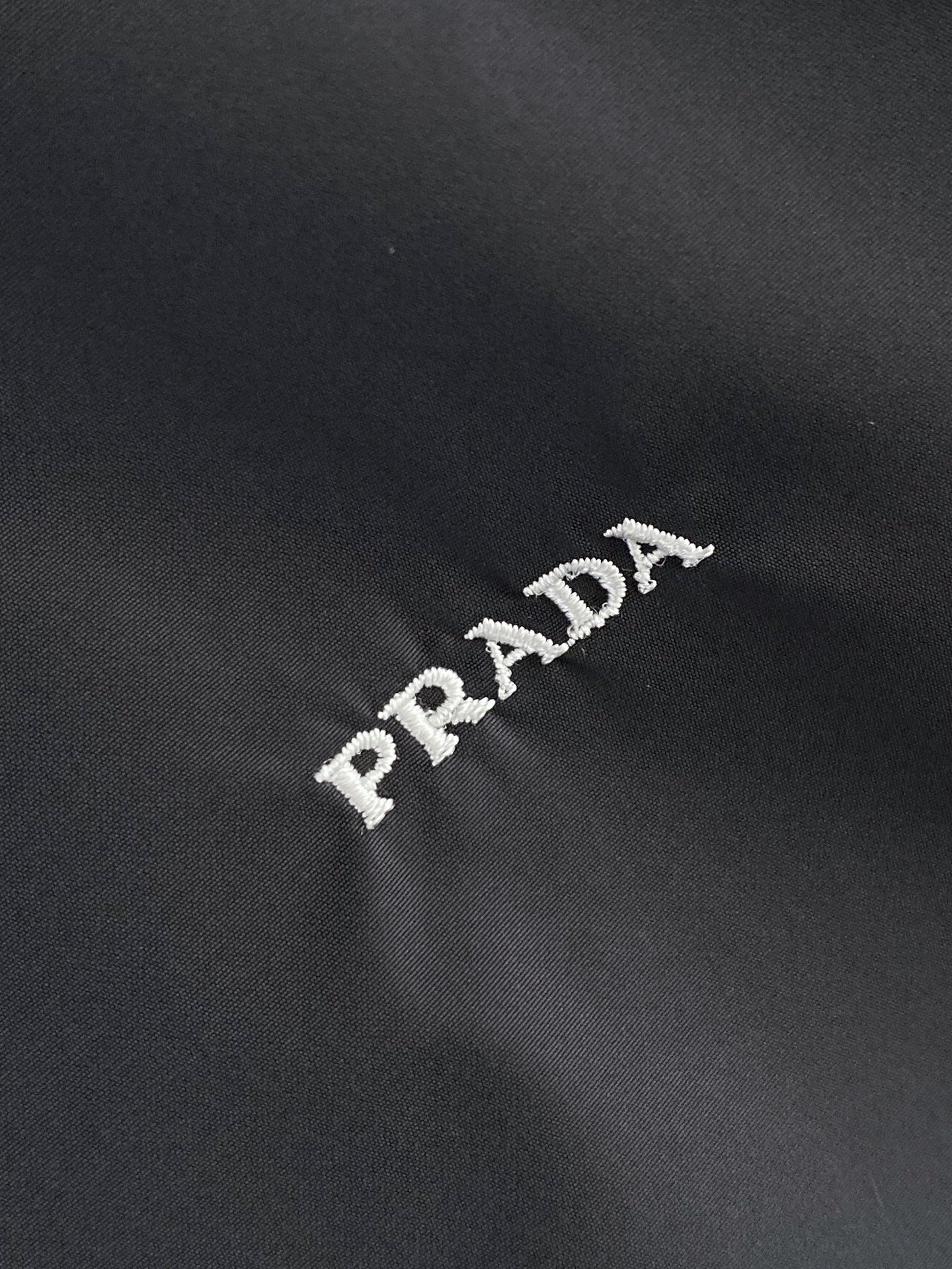 Prada 普拉达 2026ss春季新款翻领夹克外套全高端版本！高定专柜面料辅料，透气舒适度高，细节无可