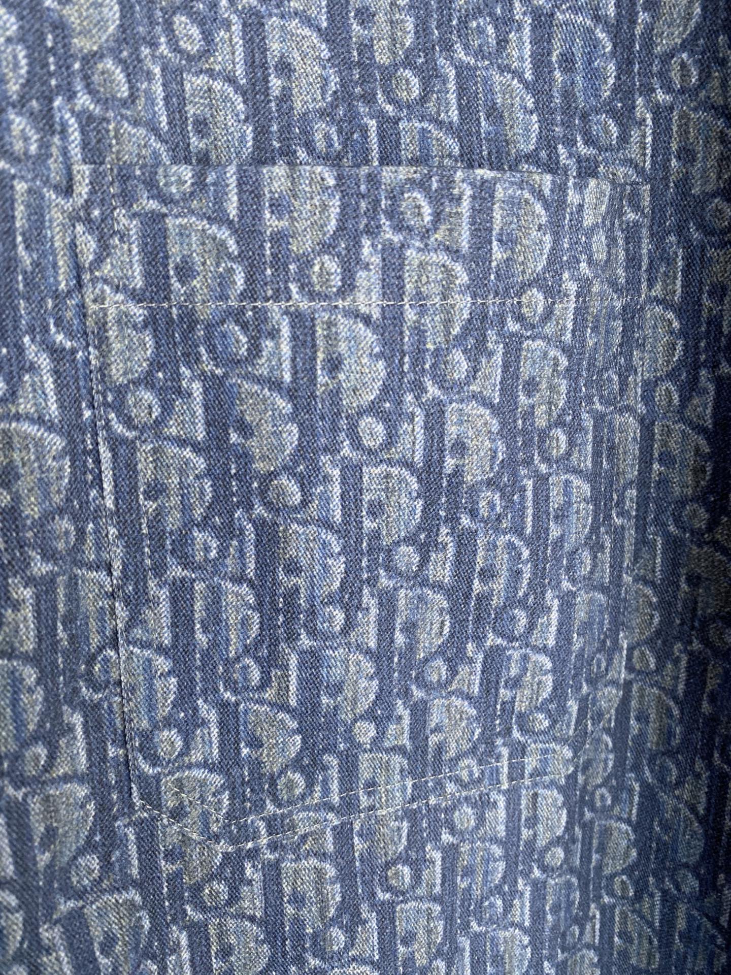 Dior 迪奥 CD 2026ss春季新款衬衫 全身logo老花满印牛仔衬衫 定制水洗面料 超高工艺的拔