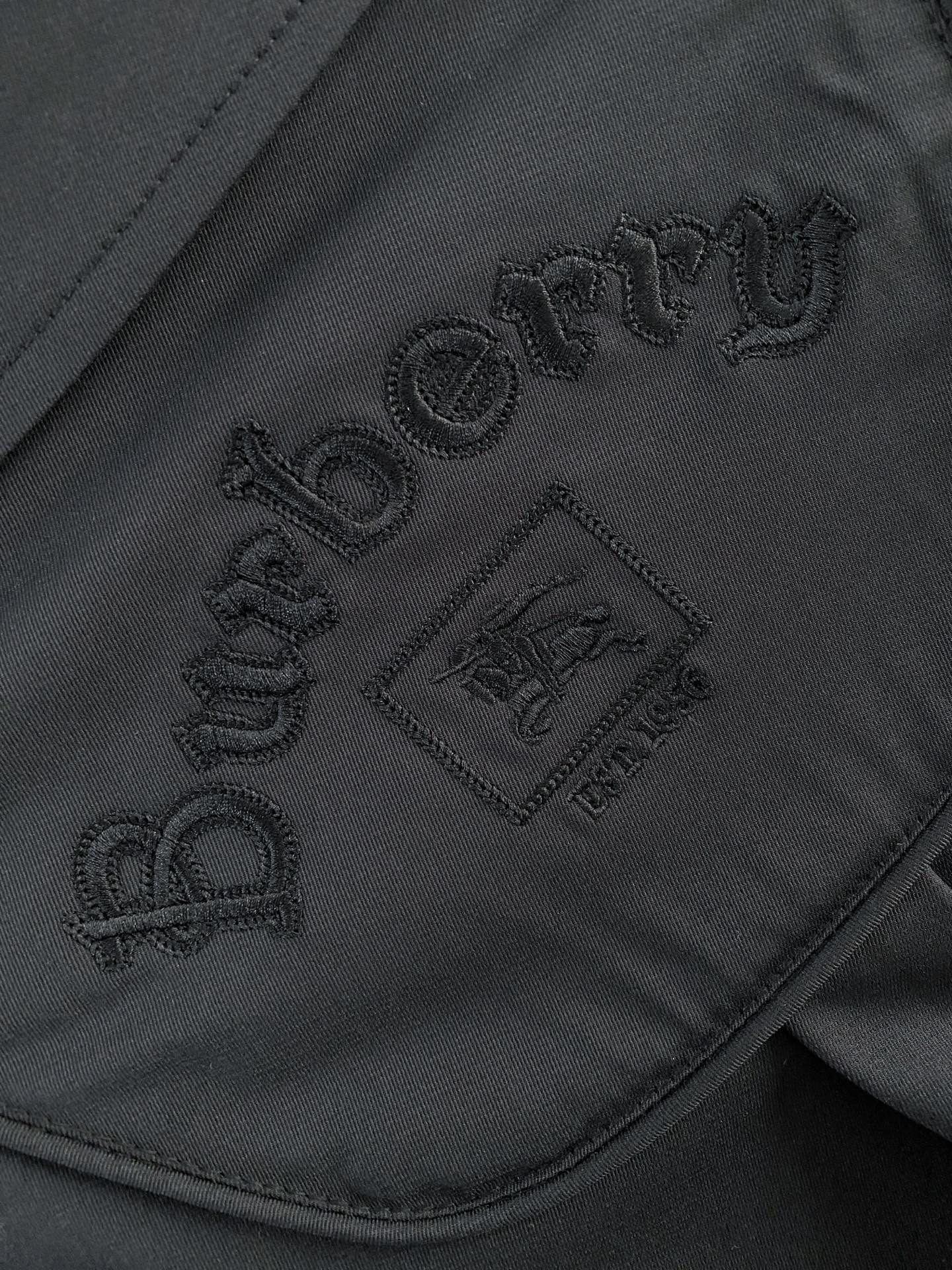 Burberry 巴宝莉2026ss春季新款夹克外套全高端版本！高定专柜面料辅料，透气舒适度高，细节无可