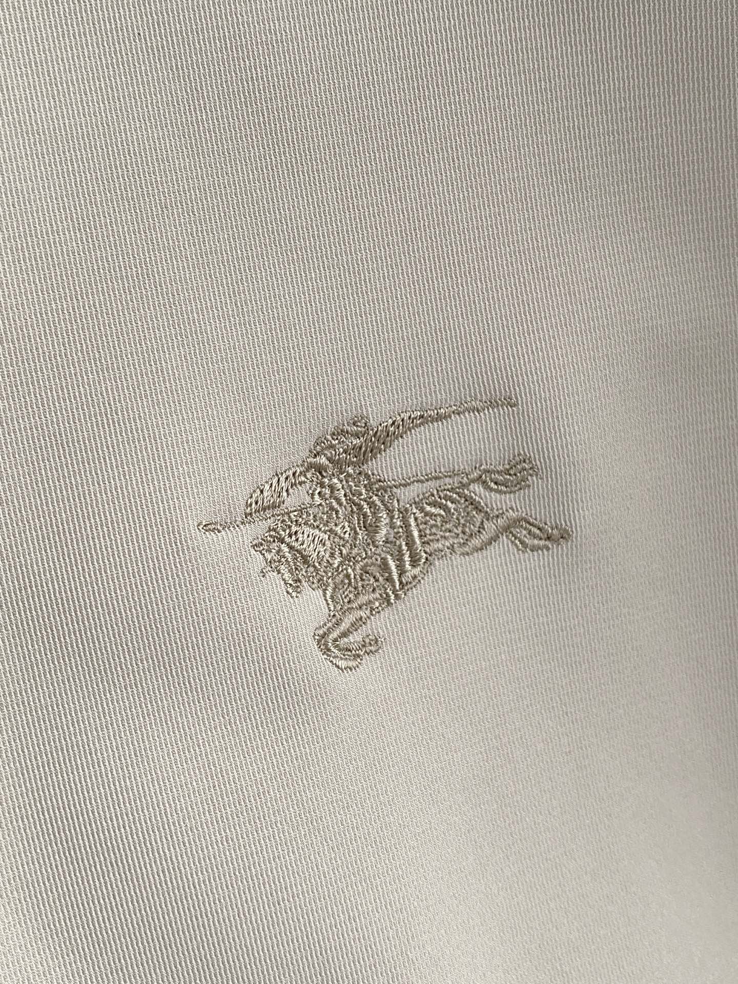 Burberry 巴宝莉2026ss春季新款夹克外套全高端版本！高定专柜面料辅料，透气舒适度高，细节无可