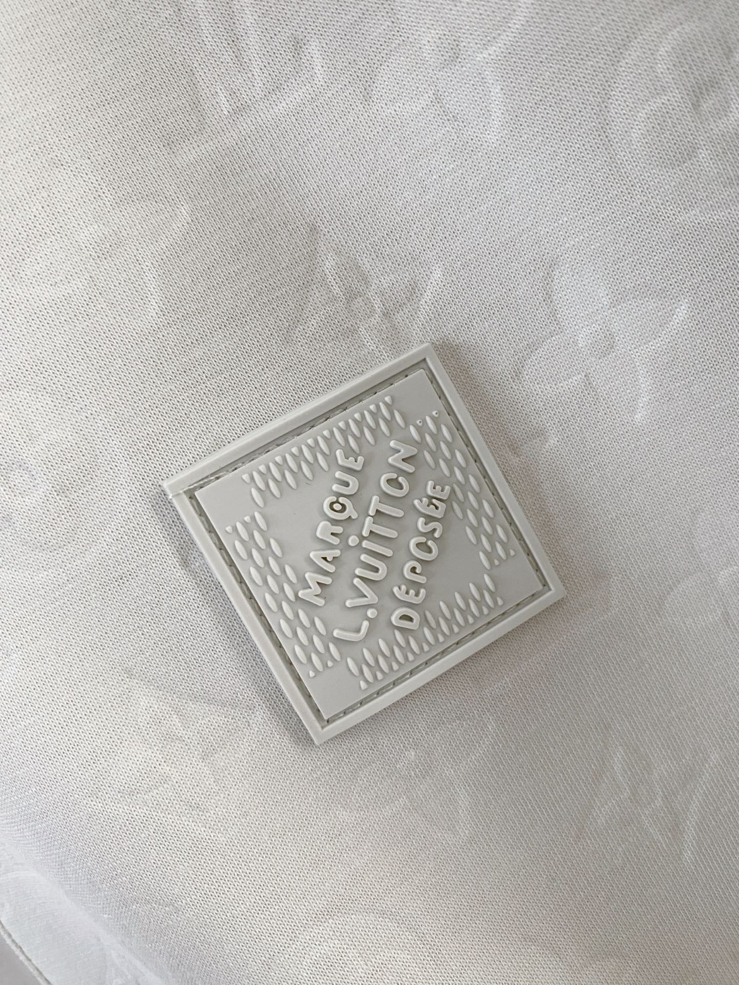 LV 2026ss春季新款立领夹克外套全高端版本！高定专柜面料辅料，透气舒适度高，细节无可挑剔，做工考究