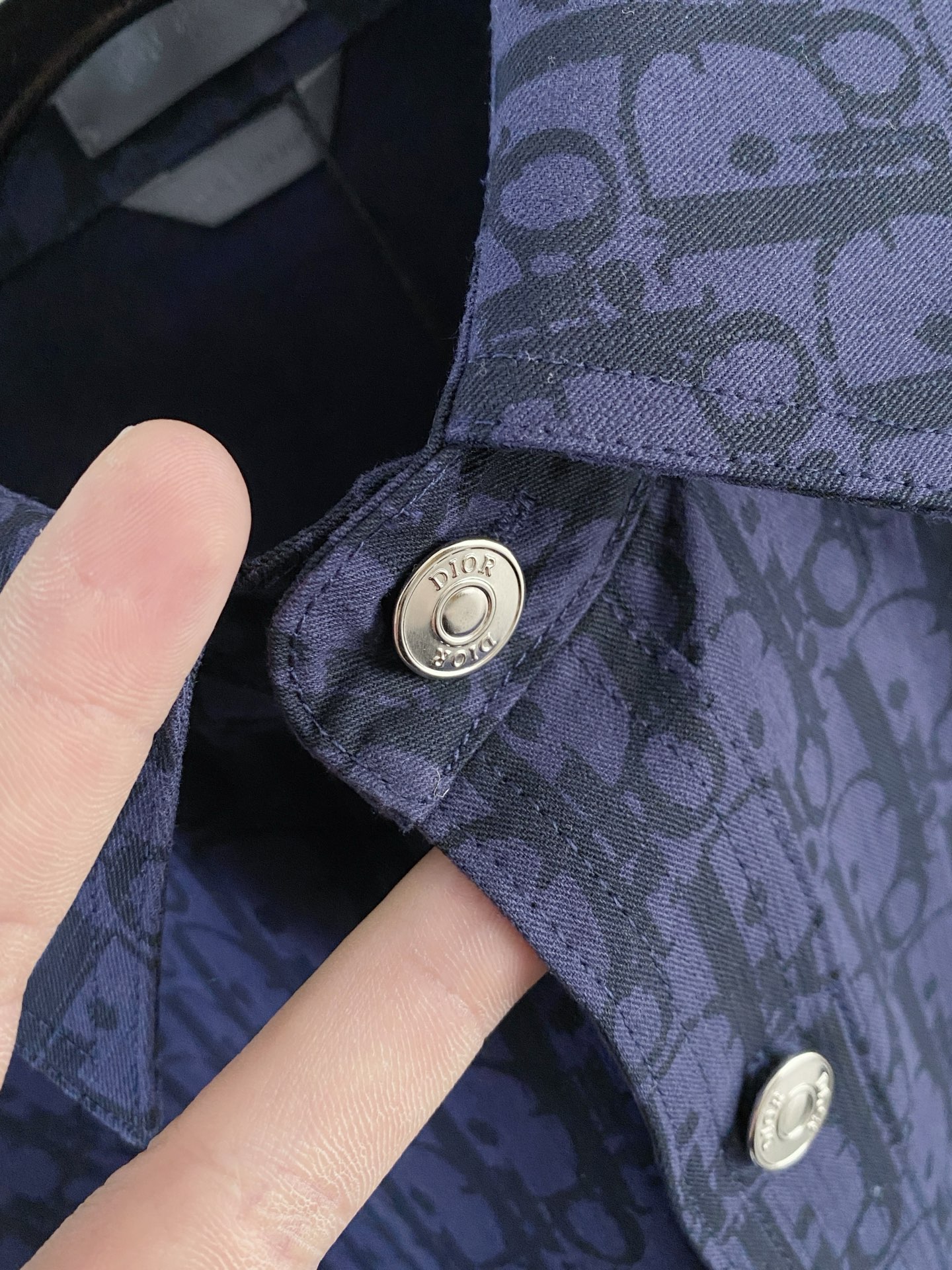 Dior 迪奥 CD 2026ss春季新款衬衫 全身logo老花满印牛仔衬衫 定制水洗面料 超高工艺的拔