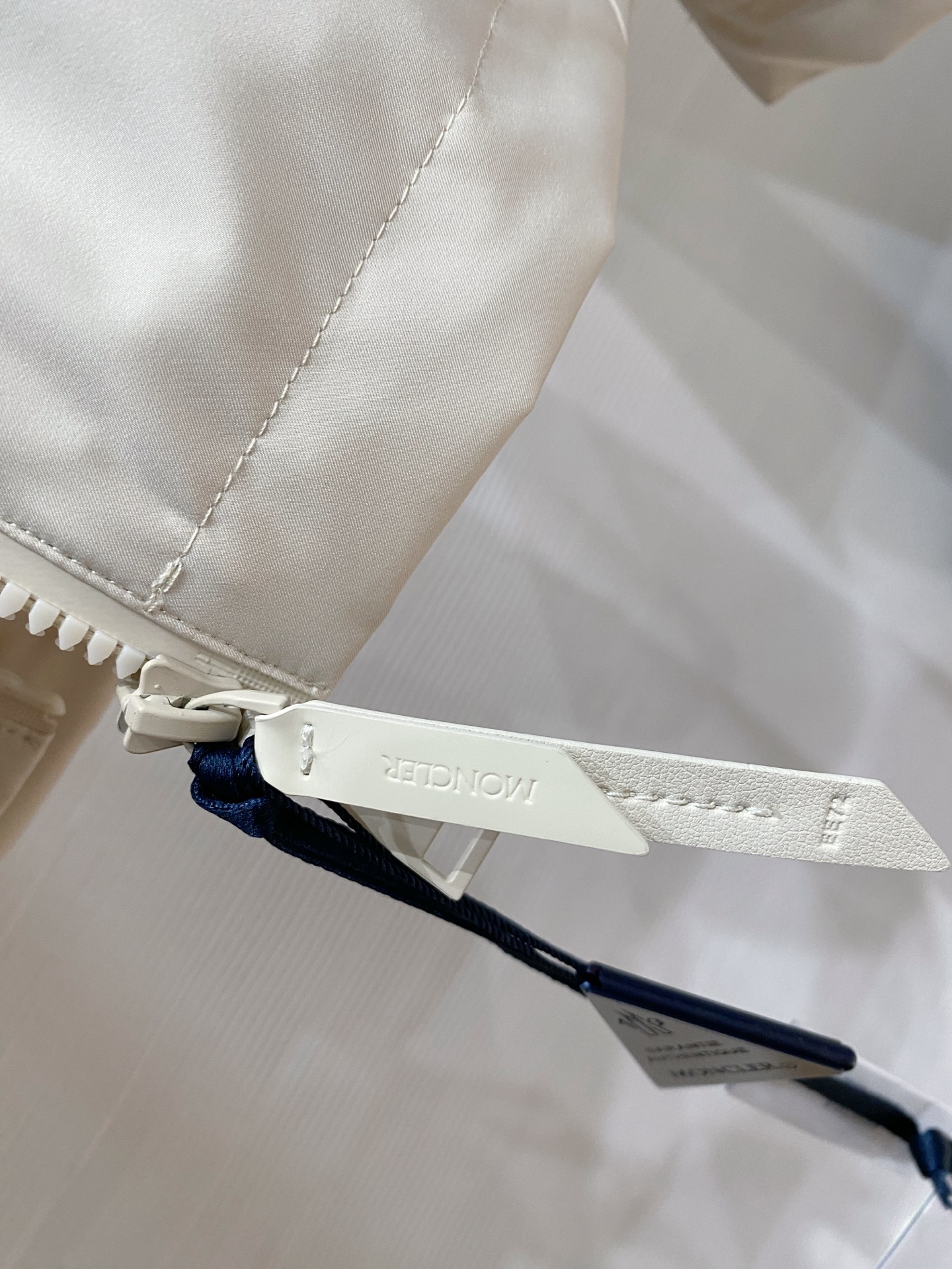 Moncler 蒙口 2026ss春季新款连帽夹克外套全高端版本！高定专柜面料辅料，透气舒适度高，细节无