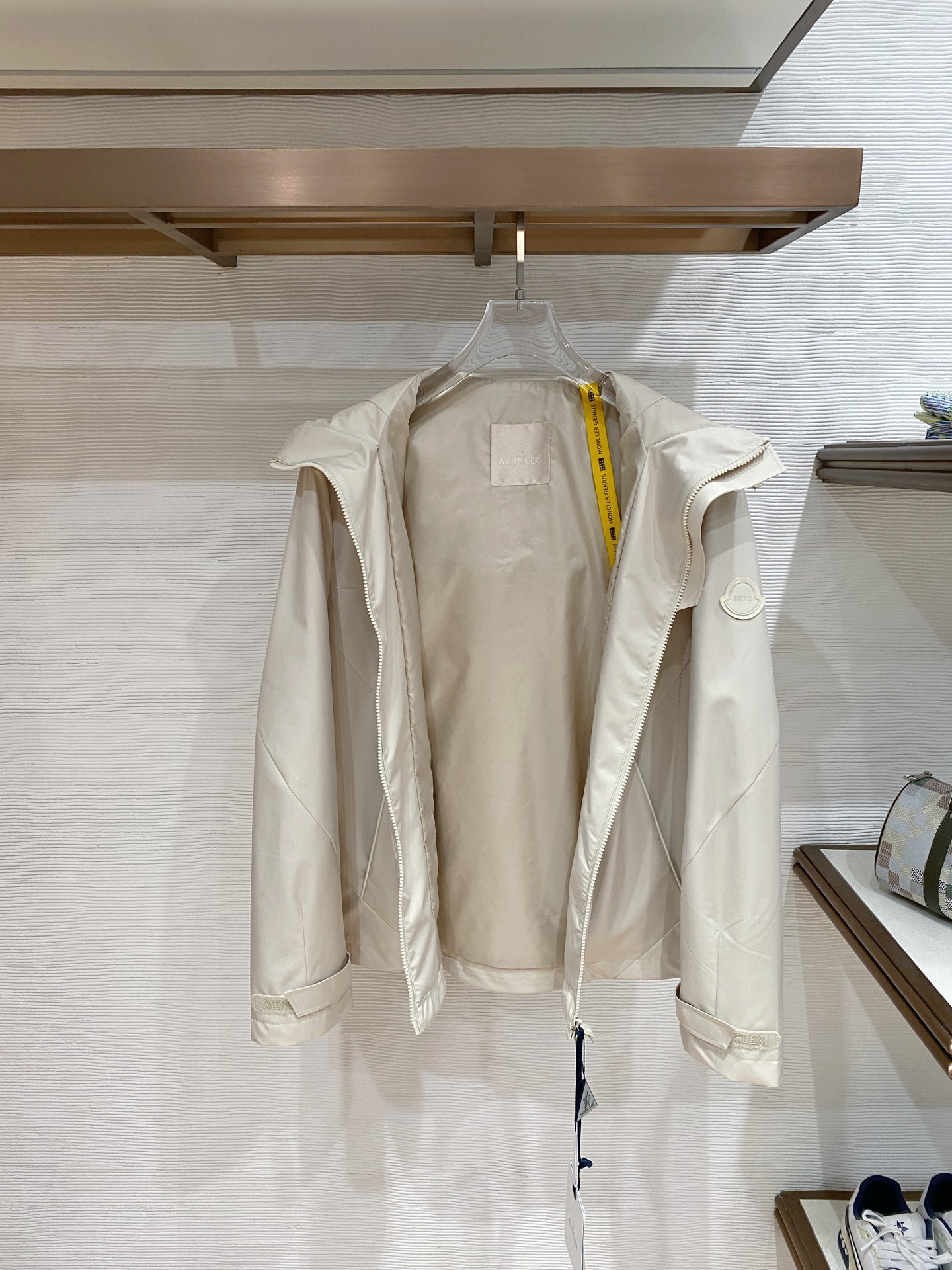 Moncler 蒙口 2026ss春季新款连帽夹克外套全高端版本！高定专柜面料辅料，透气舒适度高，细节无