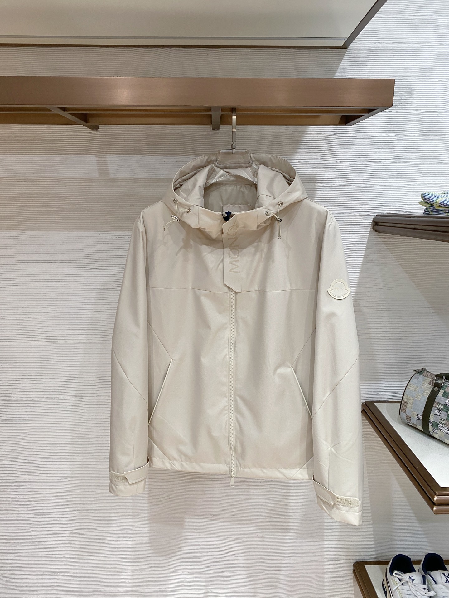 Moncler 蒙口 2026ss春季新款连帽夹克外套全高端版本！高定专柜面料辅料，透气舒适度高，细节无