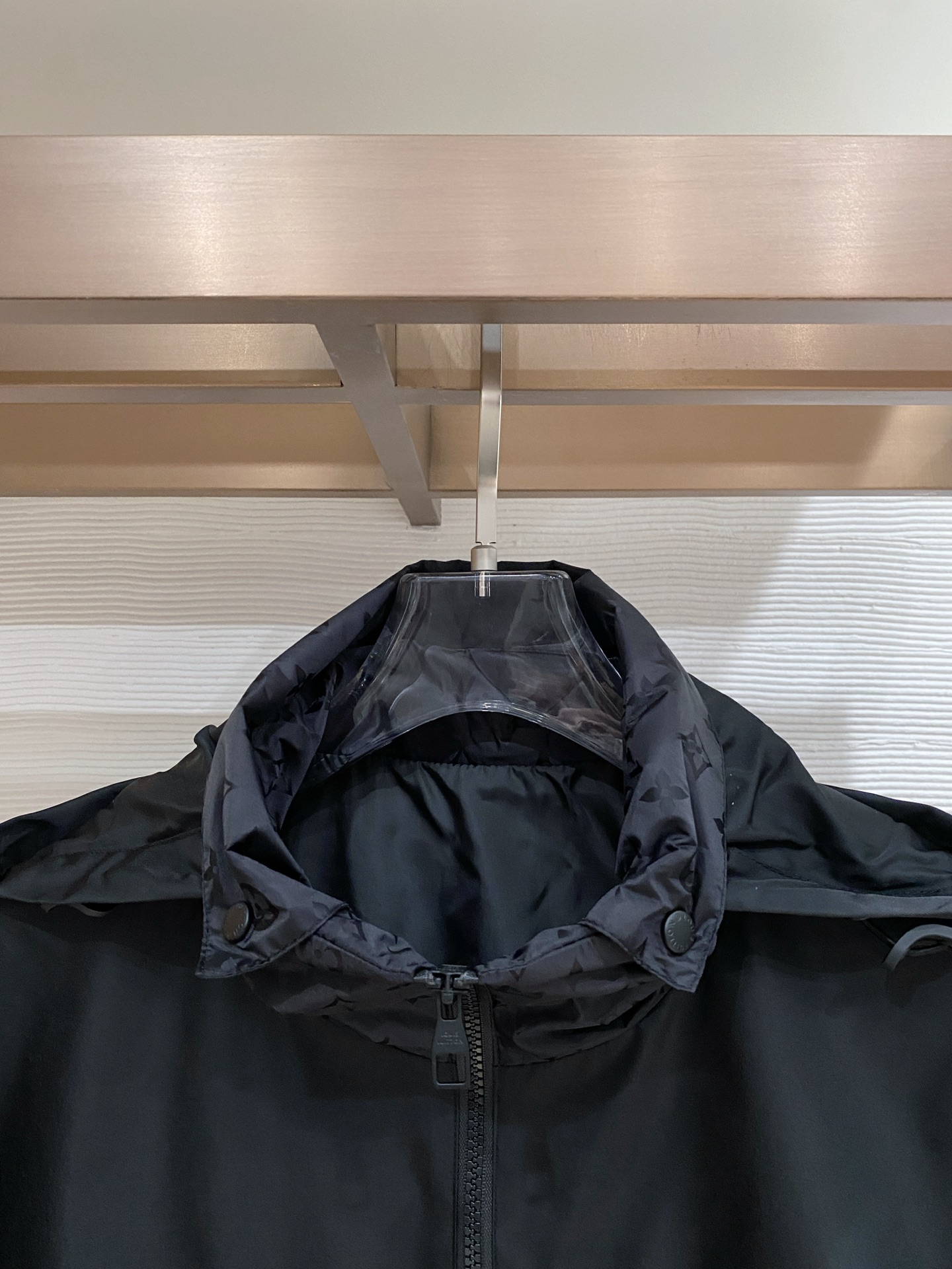 LV 2026ss春季新款夹克外套全高端版本！高定专柜面料辅料，透气舒适度高，细节无可挑剔，做工考究工艺