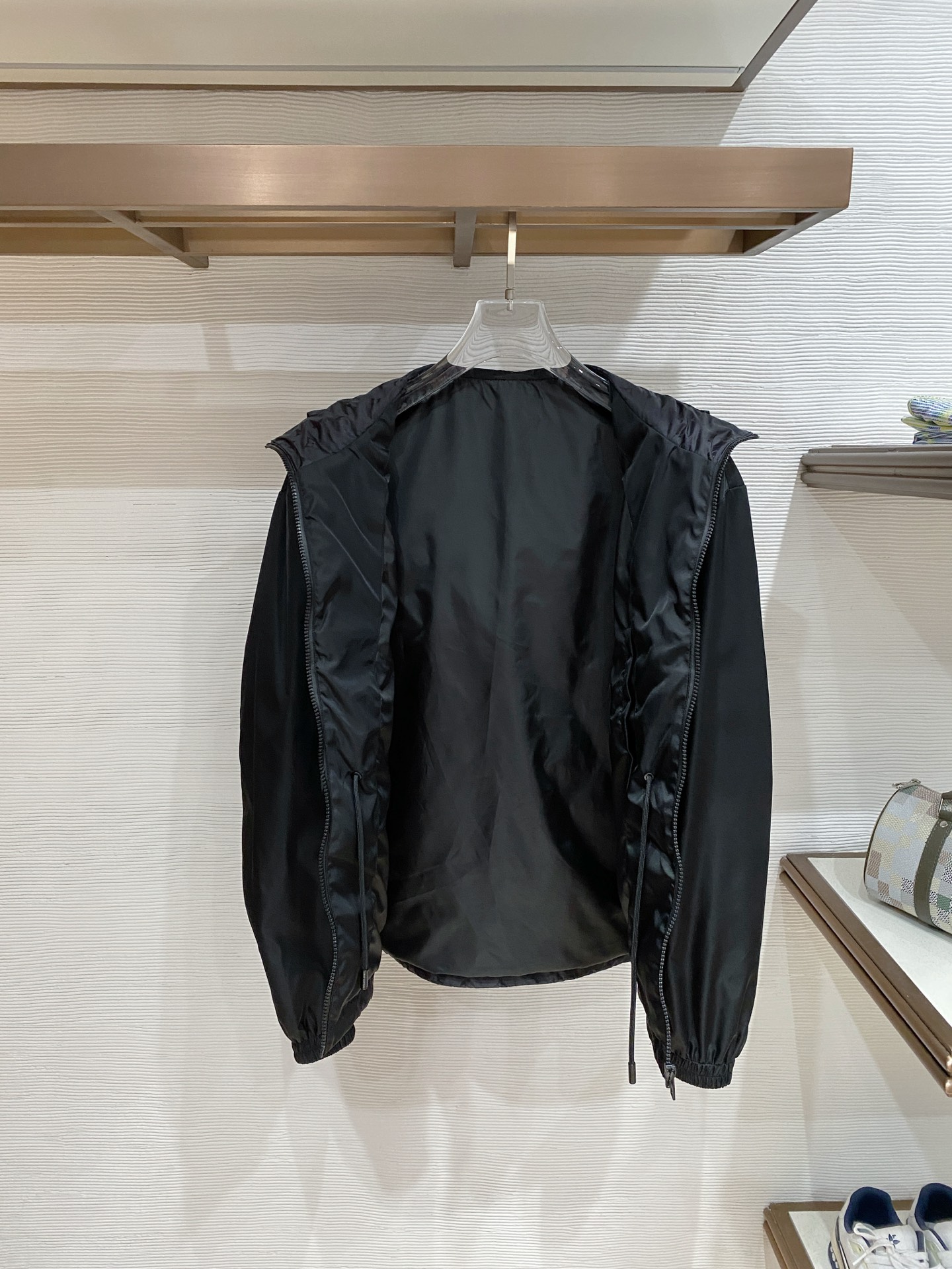 LV 2026ss春季新款夹克外套全高端版本！高定专柜面料辅料，透气舒适度高，细节无可挑剔，做工考究工艺