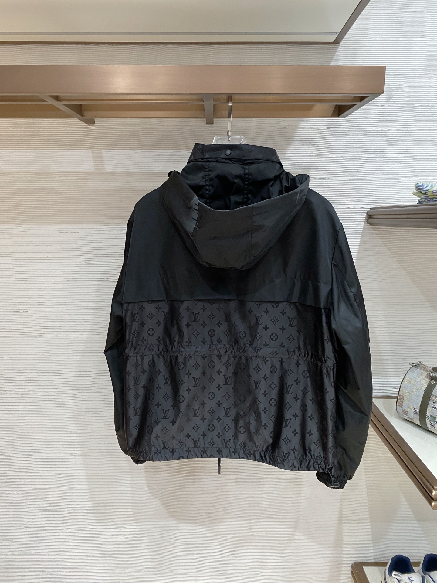 LV 2026ss春季新款夹克外套全高端版本！高定专柜面料辅料，透气舒适度高，细节无可挑剔，做工考究工艺