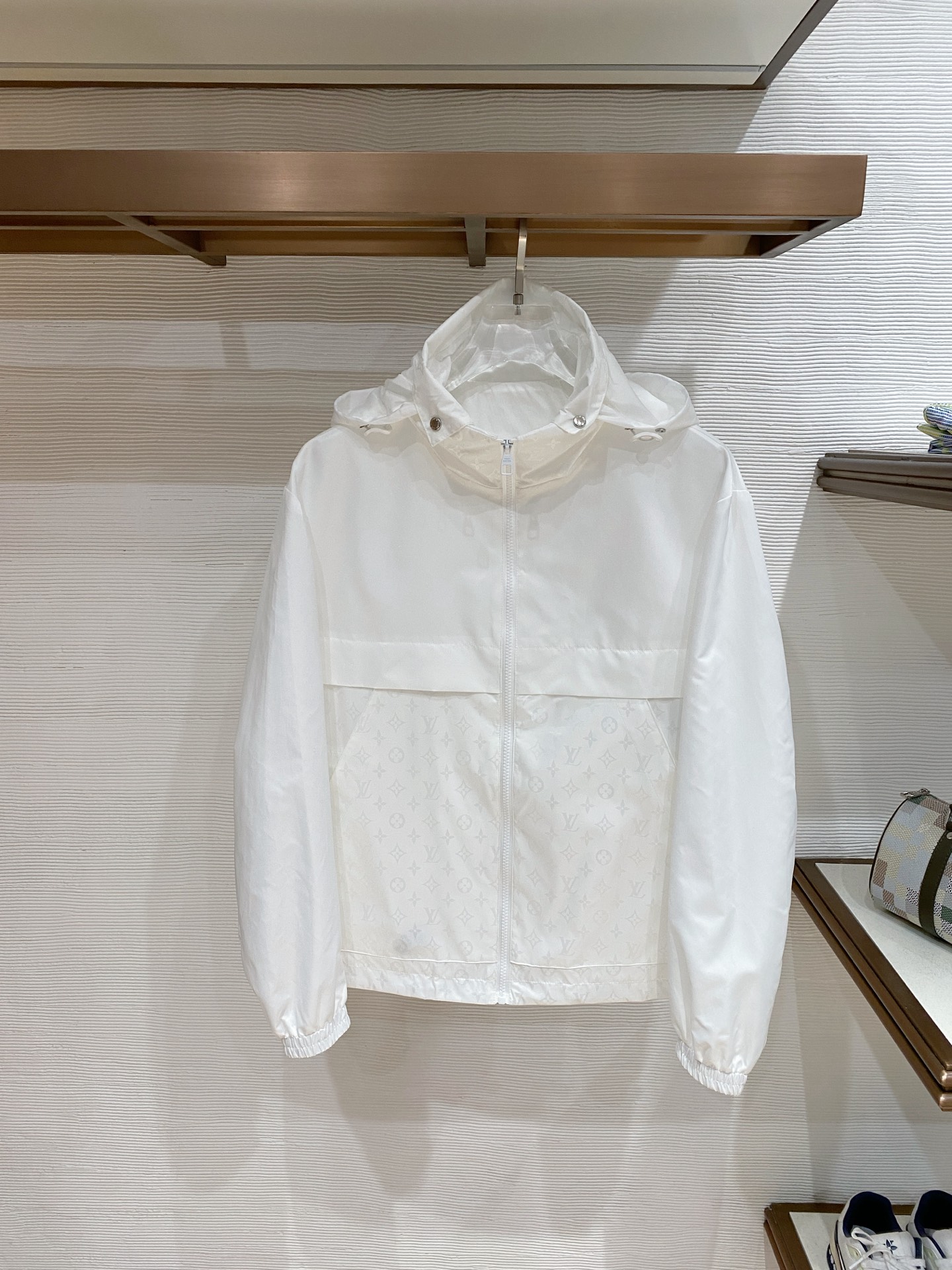 LV 2026ss春季新款夹克外套全高端版本！高定专柜面料辅料，透气舒适度高，细节无可挑剔，做工考究工艺