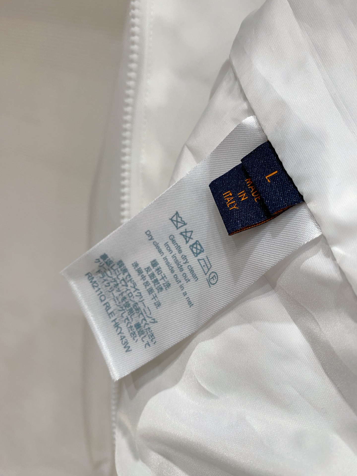 LV 2026ss春季新款夹克外套全高端版本！高定专柜面料辅料，透气舒适度高，细节无可挑剔，做工考究工艺