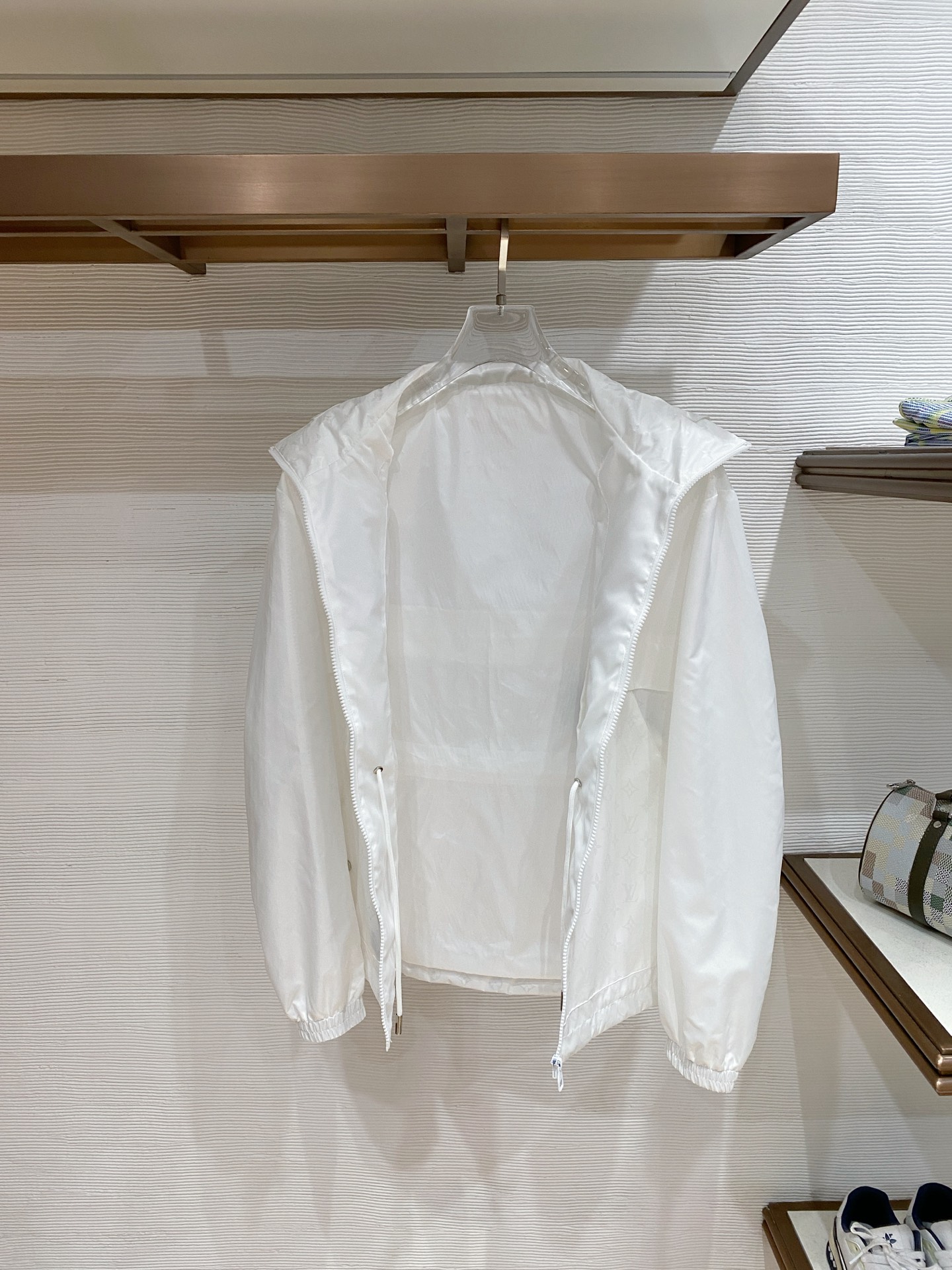 LV 2026ss春季新款夹克外套全高端版本！高定专柜面料辅料，透气舒适度高，细节无可挑剔，做工考究工艺