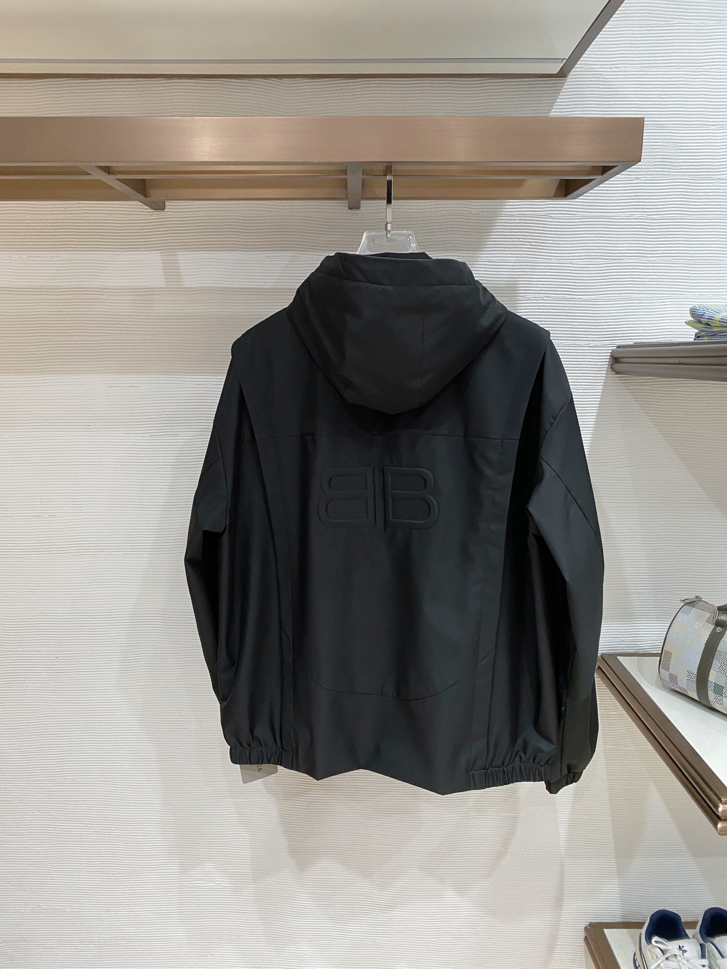 Balenciaga 巴黎世家 2026ss春季新款连帽夹克外套全高端版本！高定专柜面料辅料，透气舒适度