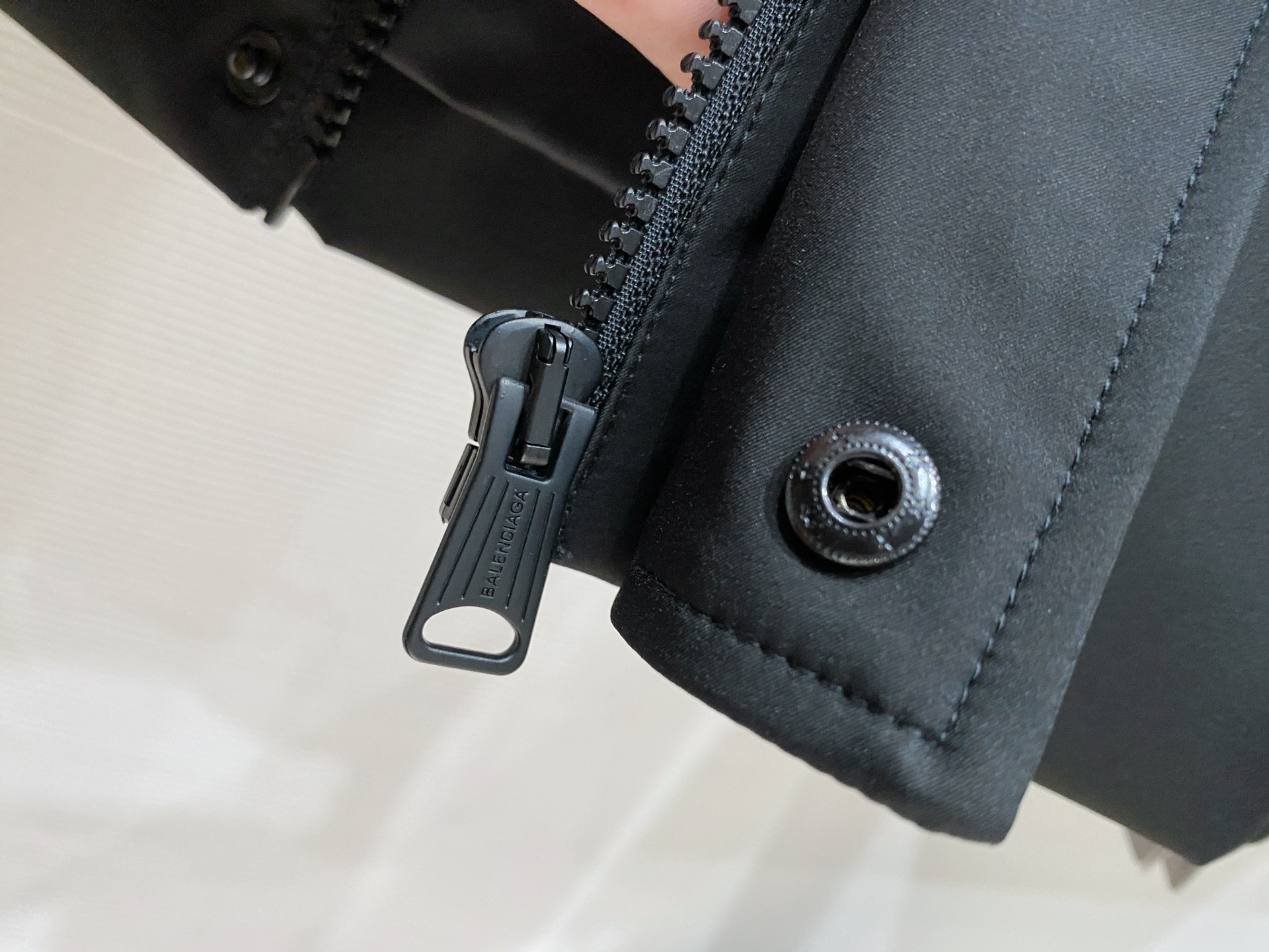 Balenciaga 巴黎世家 2026ss春季新款连帽夹克外套全高端版本！高定专柜面料辅料，透气舒适度